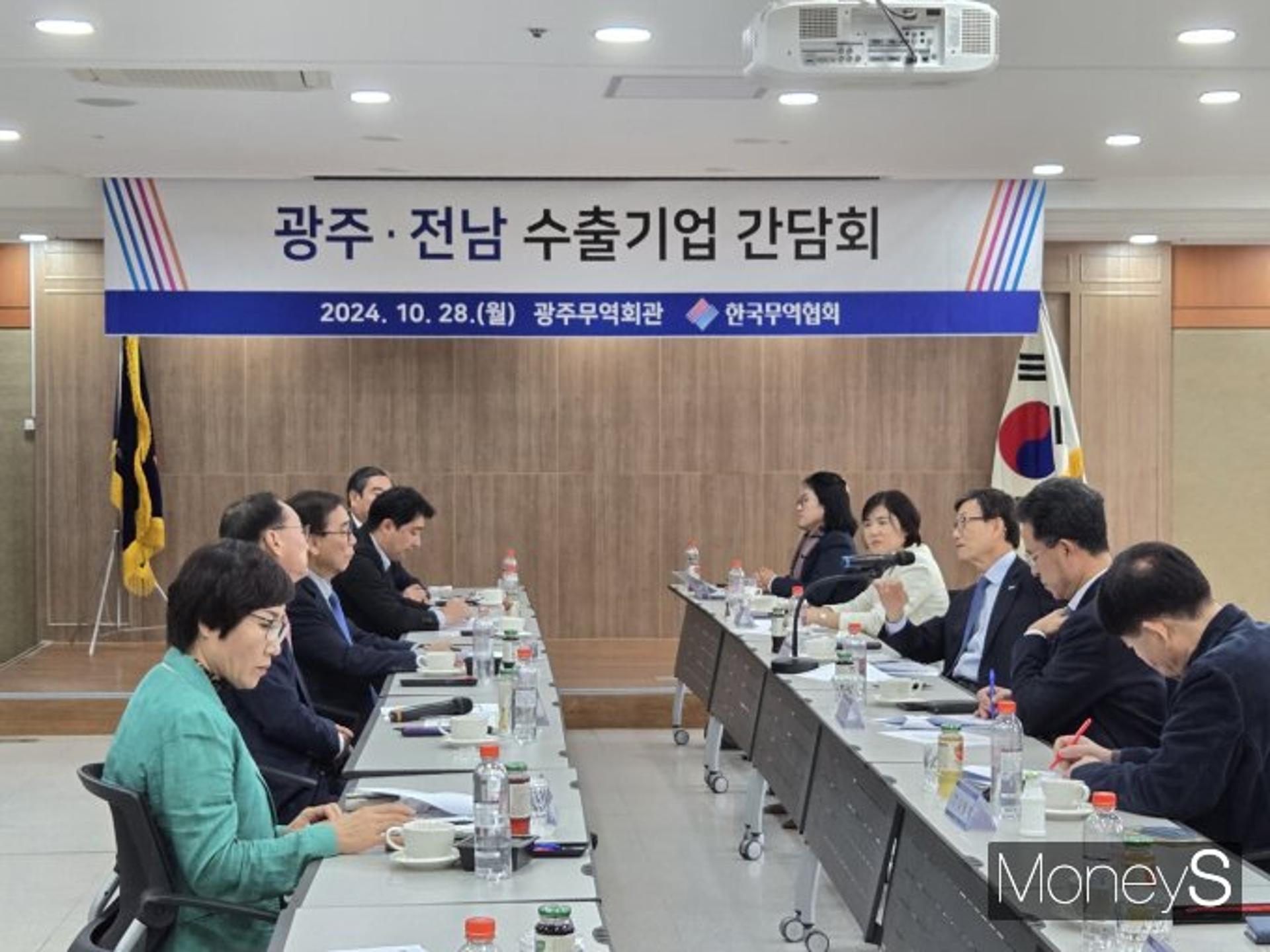 윤진식 무협회장 "기업 인력부족 문제 공감... 적극 건의할 것"