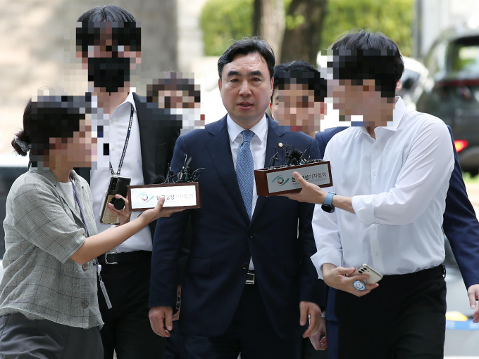 '돈봉투 의혹' 윤관석, 징역 2년 확정… 대법 첫 판단
