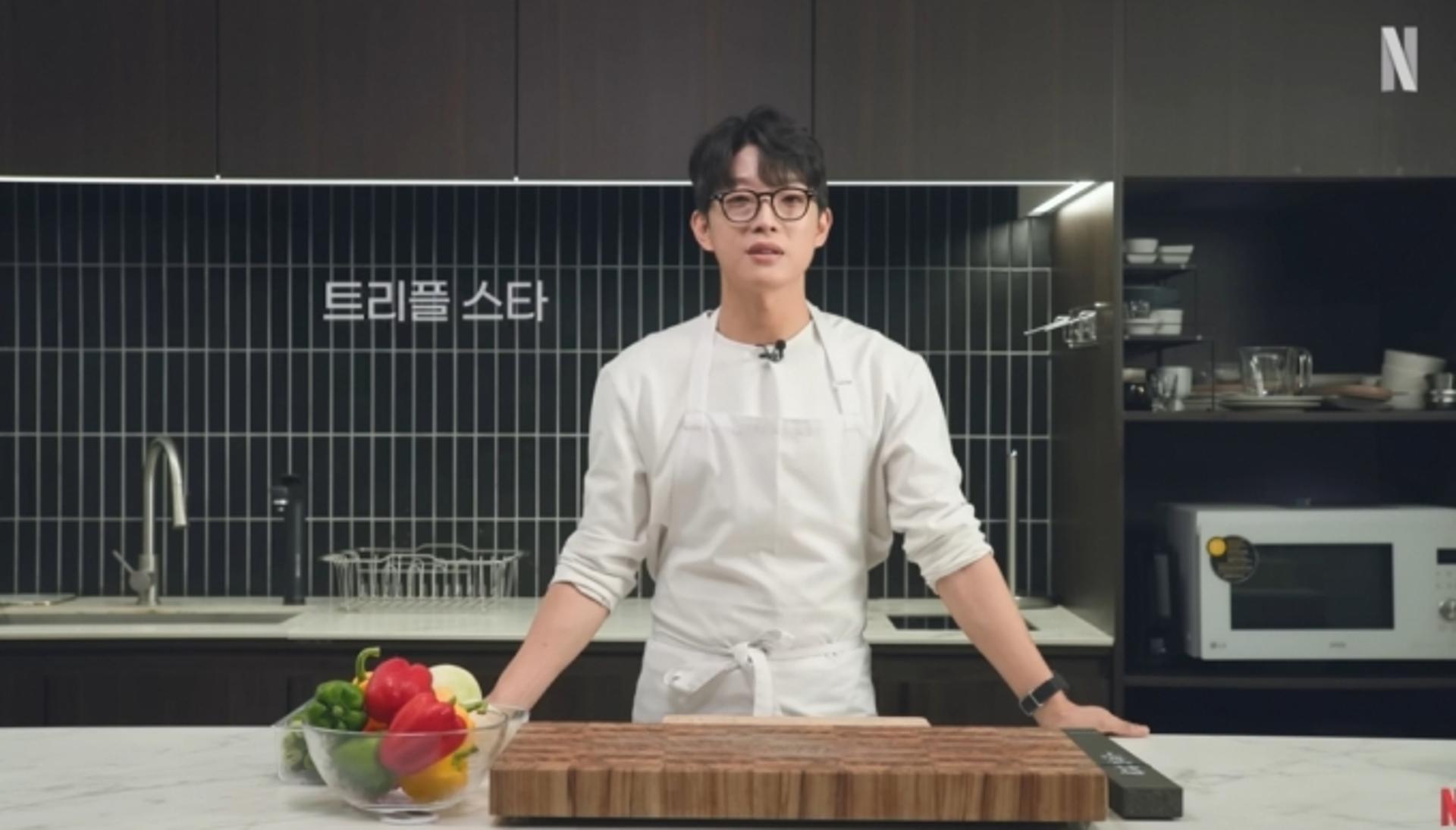 "레스토랑 출근 중"… '사생활 논란' 트리플스타 근황 보니?