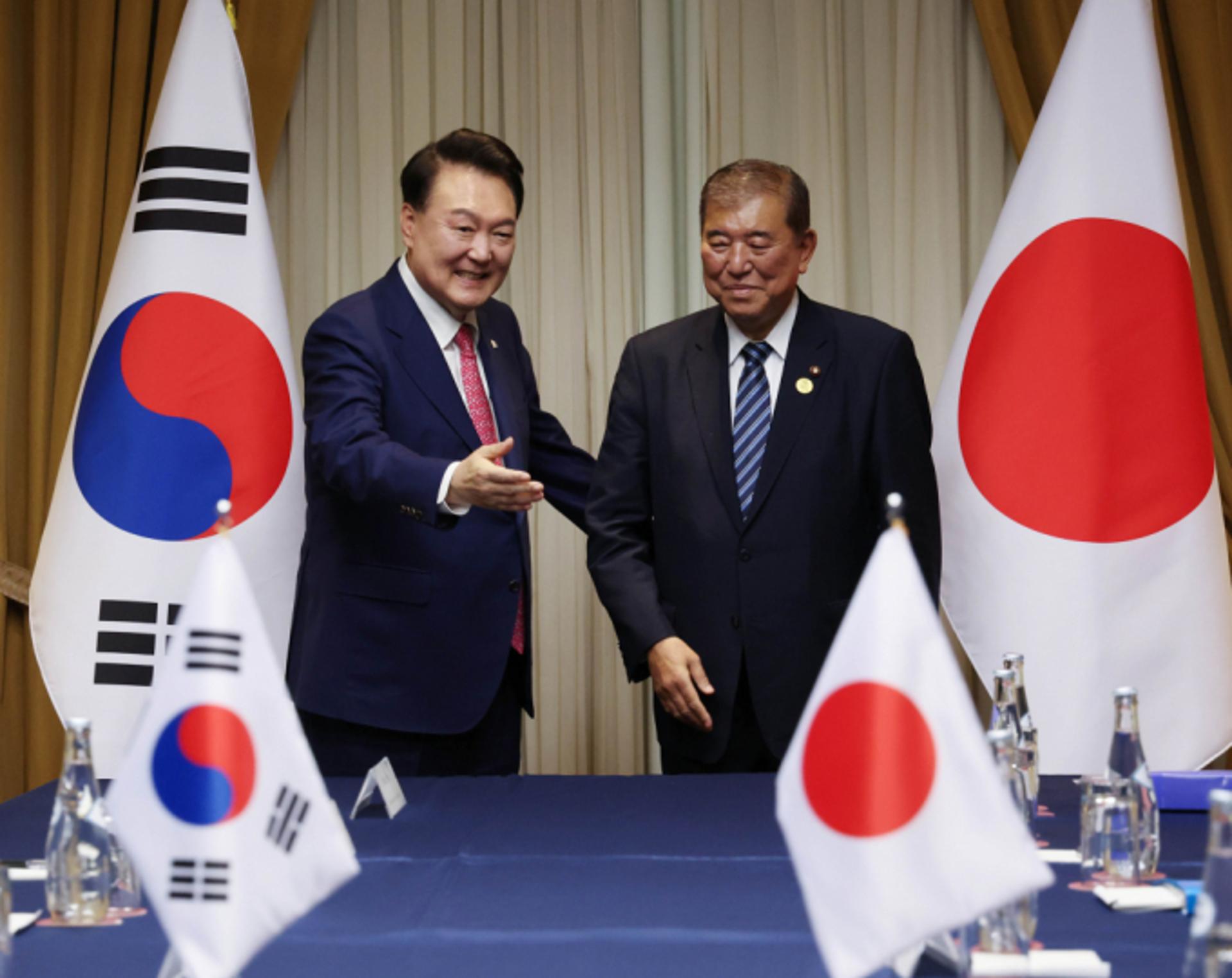 한일 정상, 한달만에 조우… "북러 군사협력 우려…양국 공조 중요"