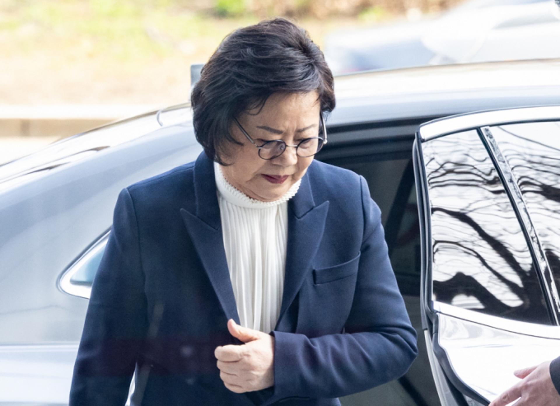 한미 모녀, 사모펀드에 지주사 지분 매각… '3자→ 4자 연합' 구도