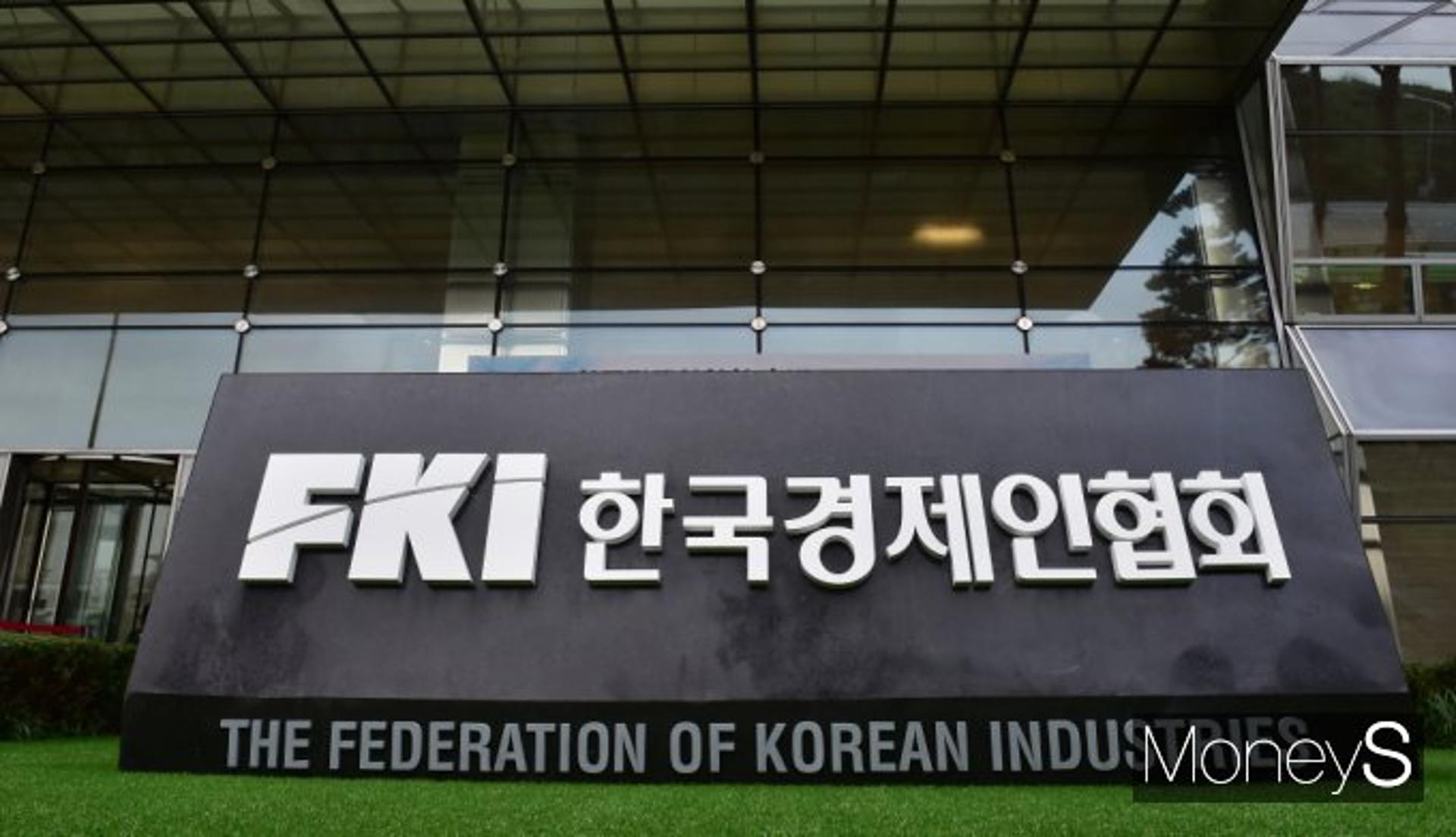 한국 첨단산업 수출 경쟁력 2022년부터 중국에 추월 당해