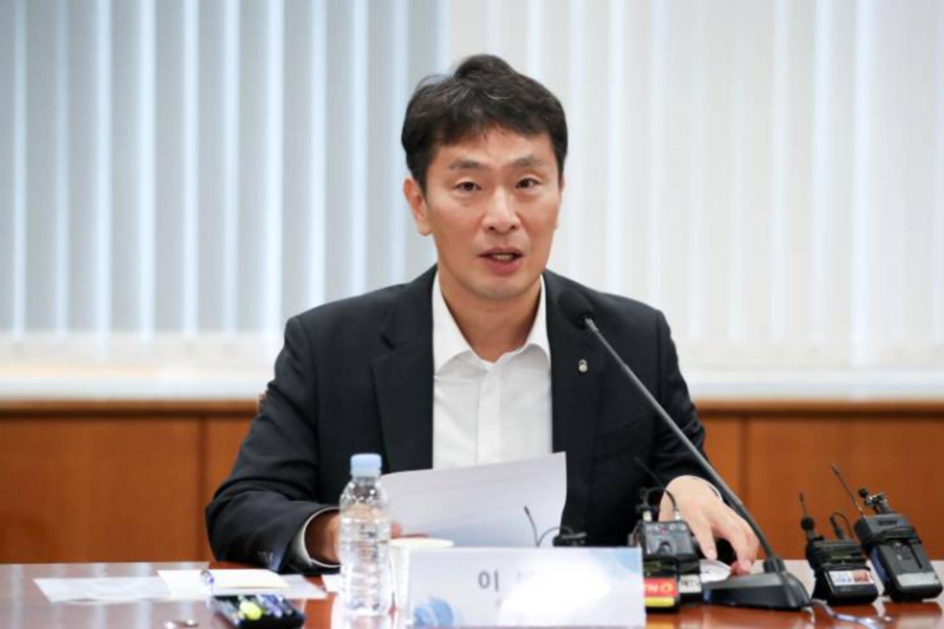 이복현 "금리 인하에도 경기하방 위험 커져… 만반의 대응태세"