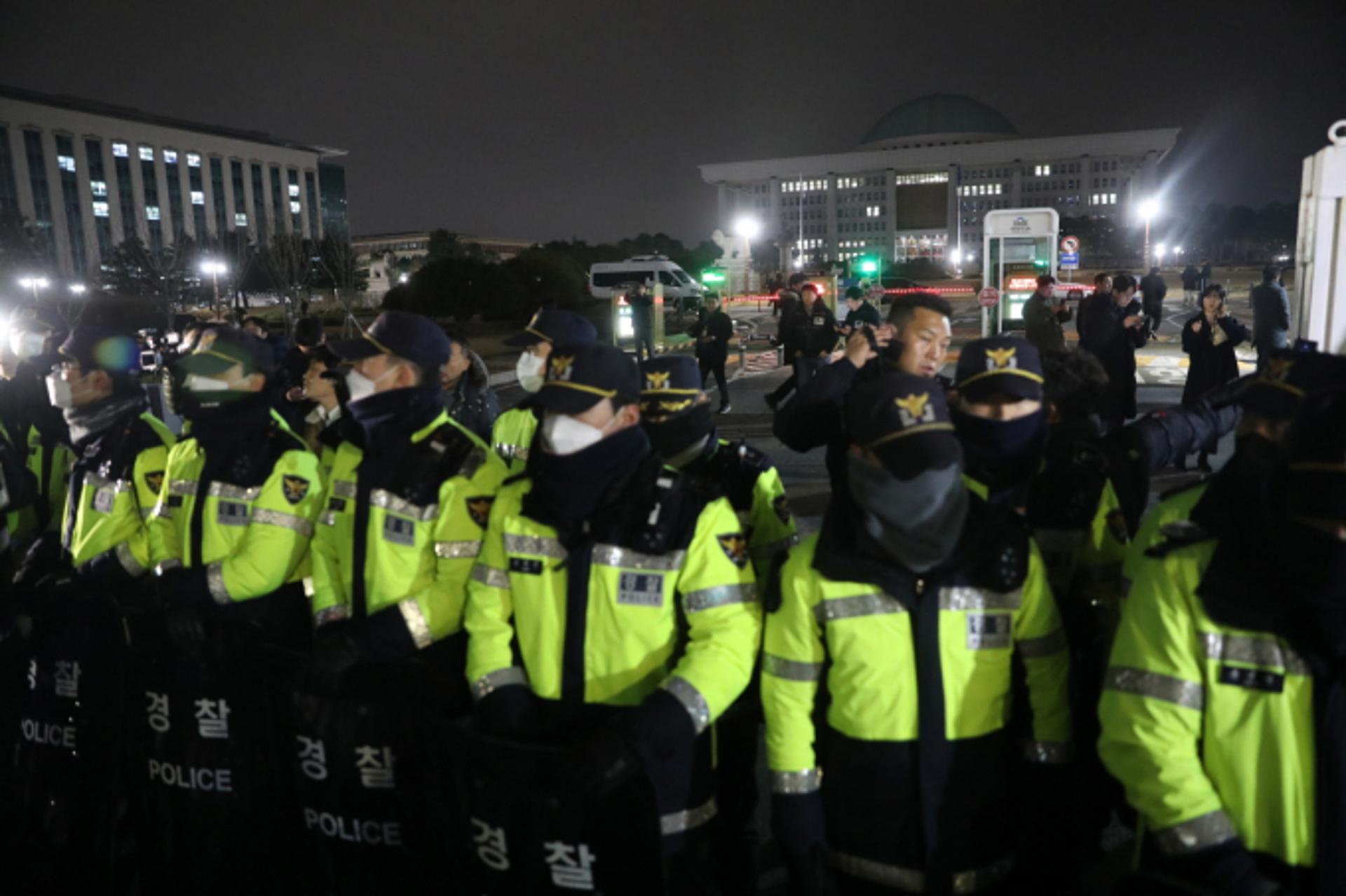 조국 "대통령과 국방장관 계엄 선포 자체로 처벌 받아야"