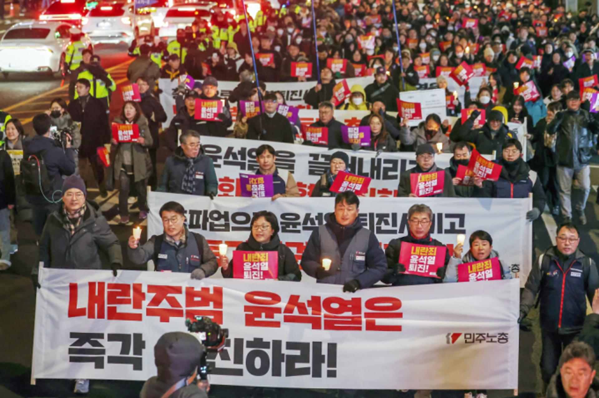 '침묵' 대통령실, 외신엔 "비상계엄, 헌법 틀 안에서 이뤄져"