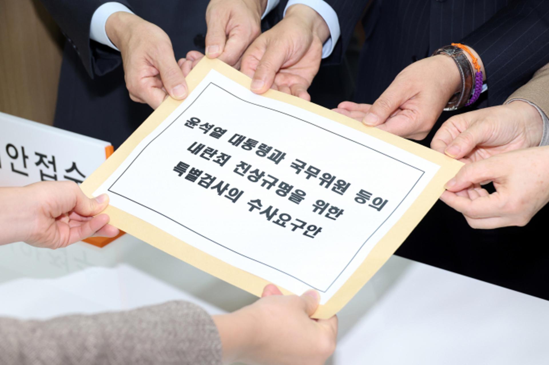 탄핵 정국에 국장 '와르르' 코스피 장중 2400·코스닥 650 붕괴(상보)