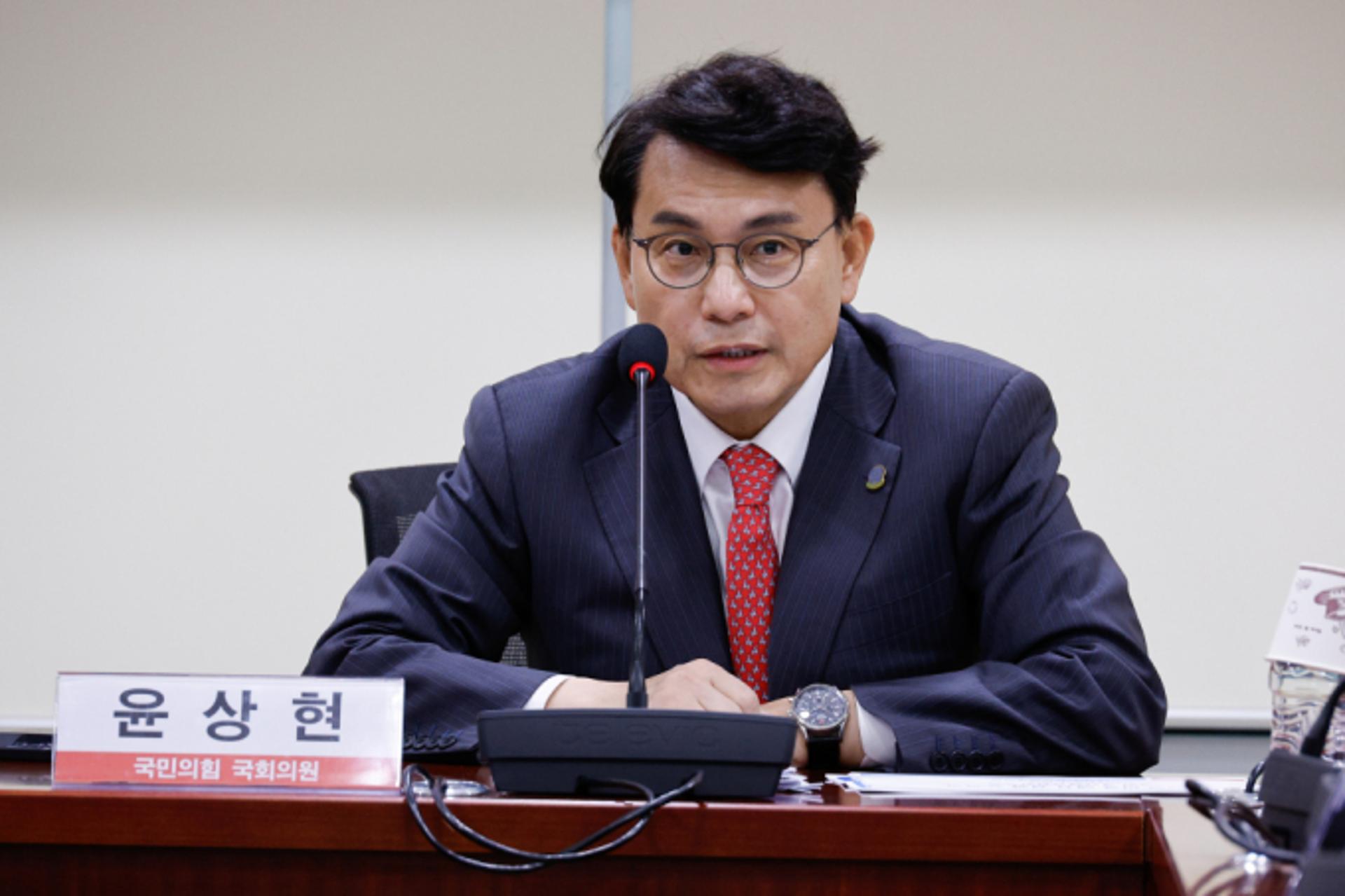 '탄핵 반대' 윤상현… "이재명에 정권 헌납할 수 없어" (상보)