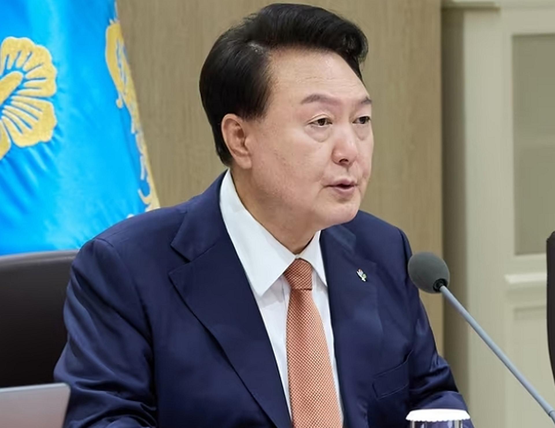 윤석열 대통령, 대통령실 청사 출근… 계엄 사과 5일만