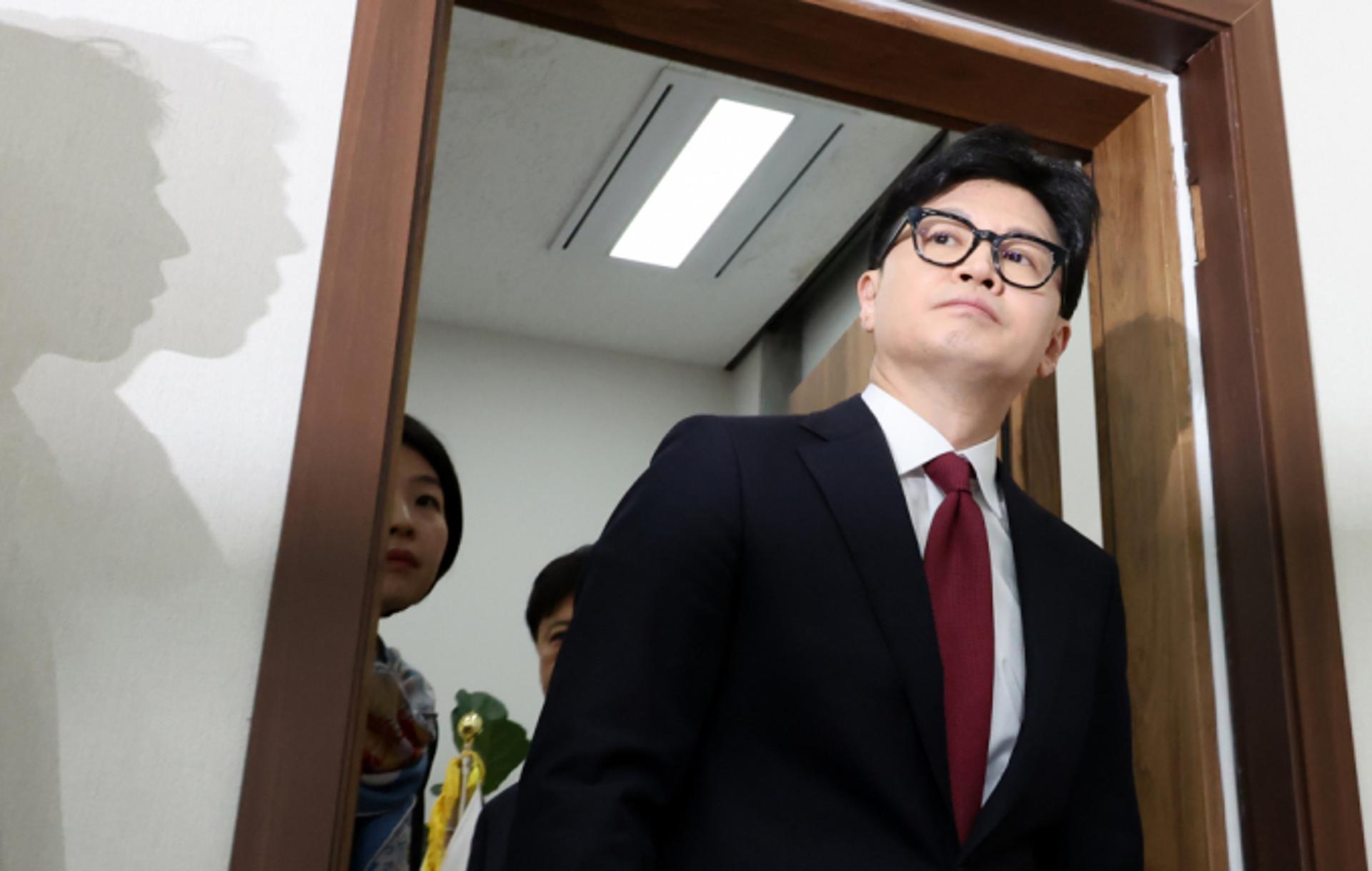 한동훈, 심야 윤리위 긴급 소집… "윤 대통령 제명·출당 논의할 것"