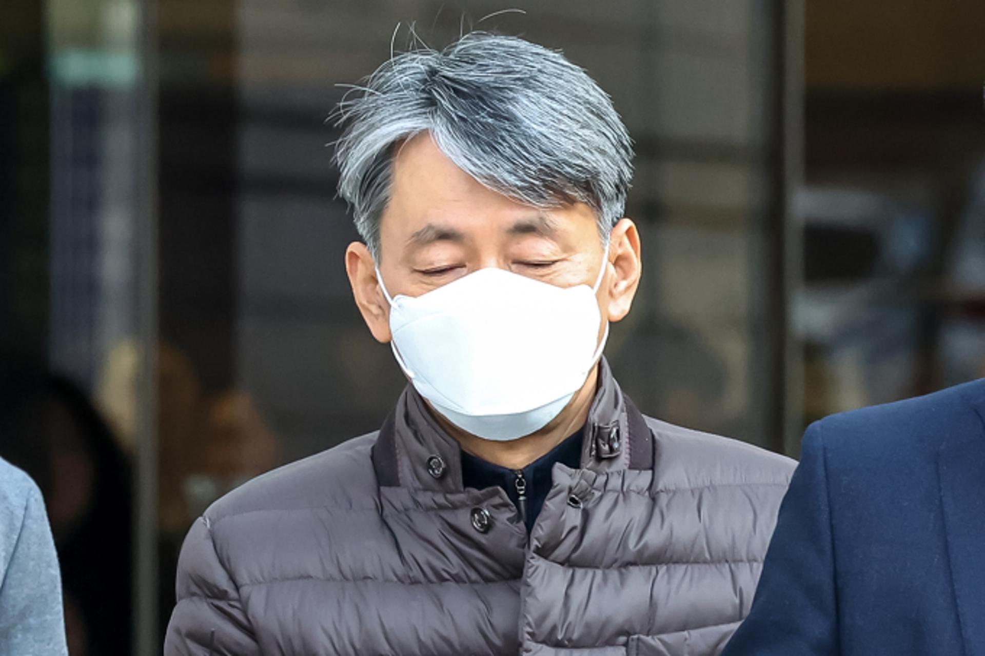 조지호 경찰청장, 윤 대통령 담화 내용 듣고… 말없이 헛웃음만 지어