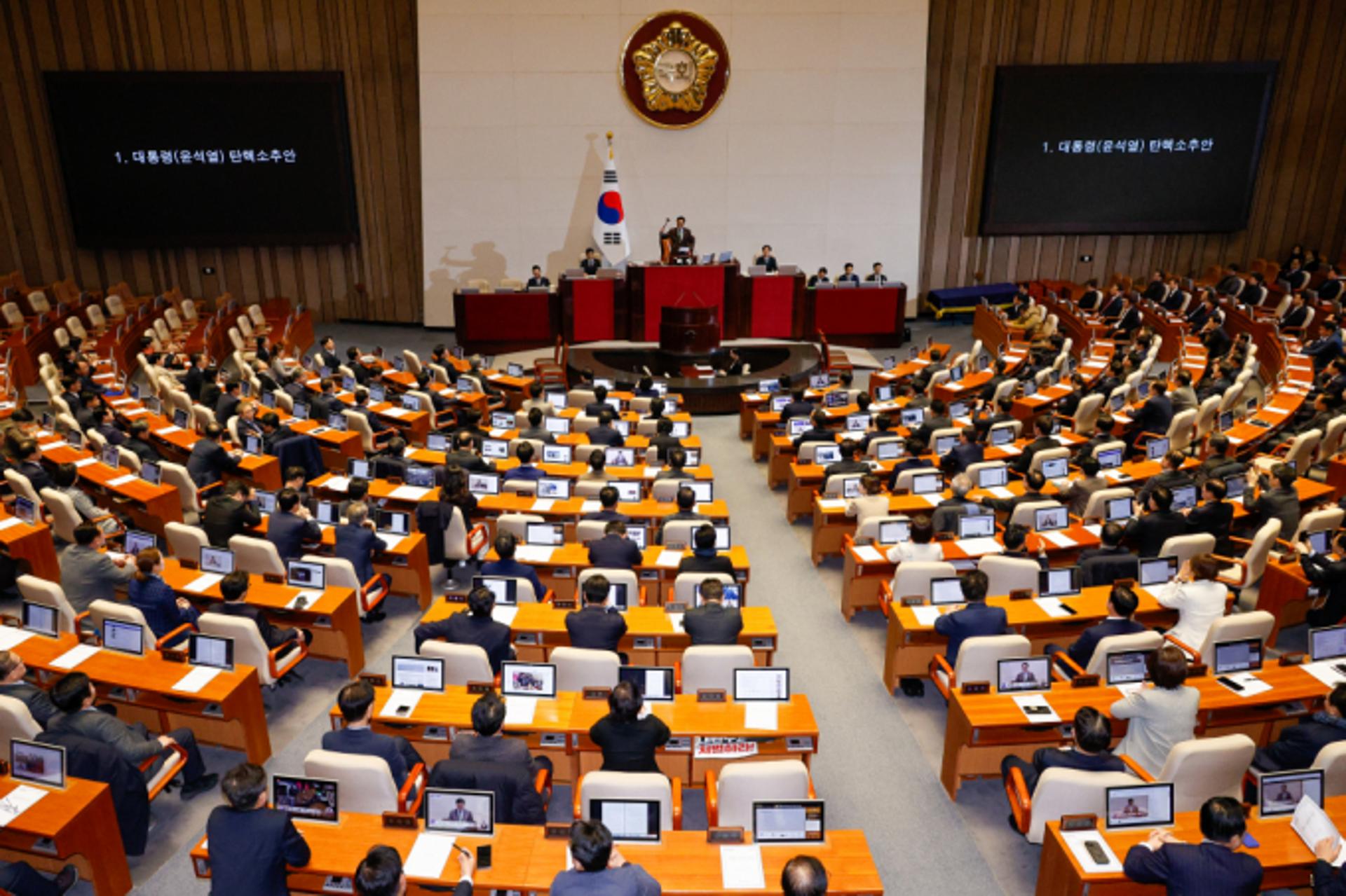 "괴뢰 한국 대통령 권한 정지"… 북한, 뒤늦게 탄핵 가결 보도