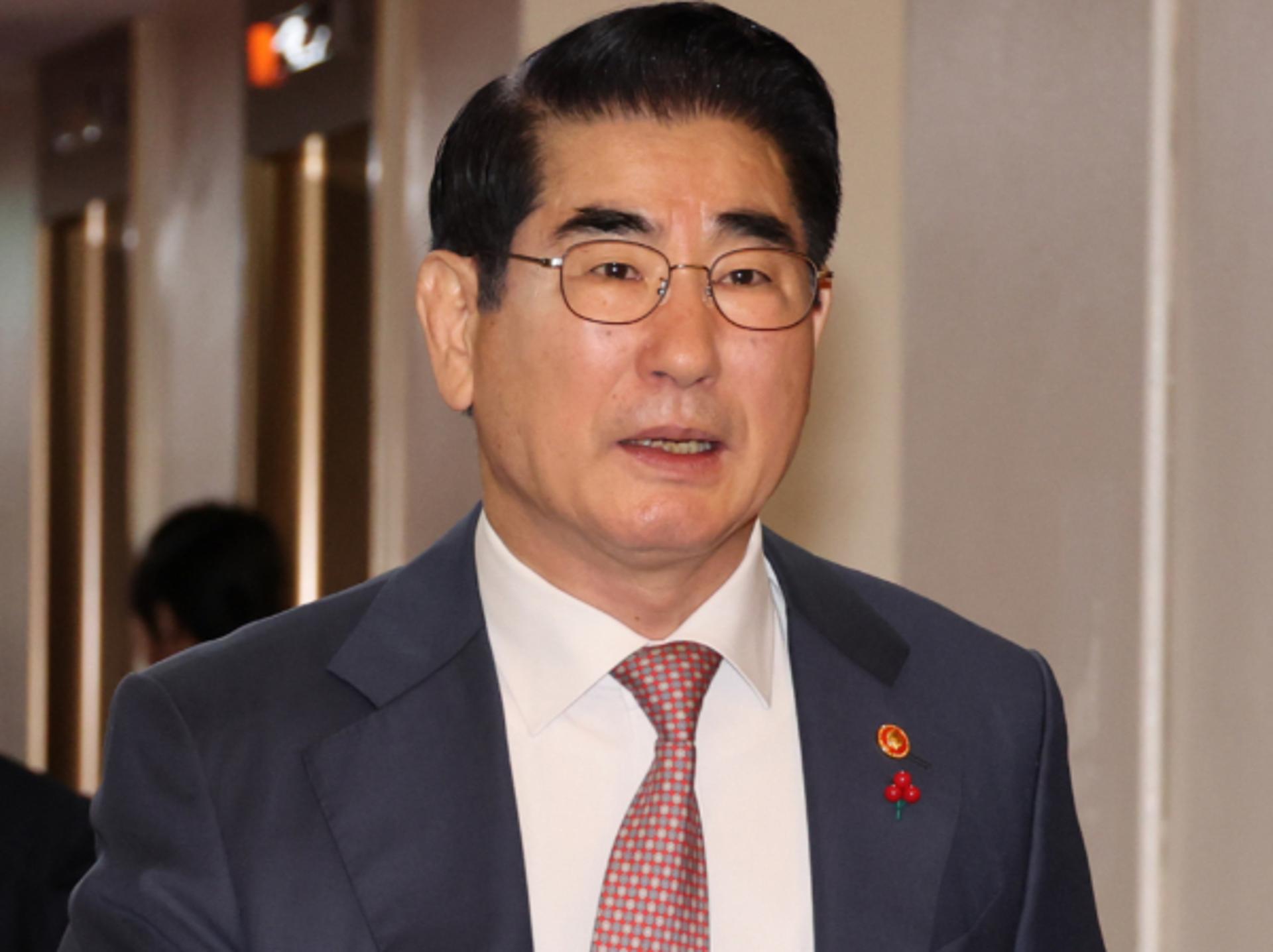 김용현, 새 변호인 선임 검토… '강제연행 시도' 검찰 수사팀 고발도