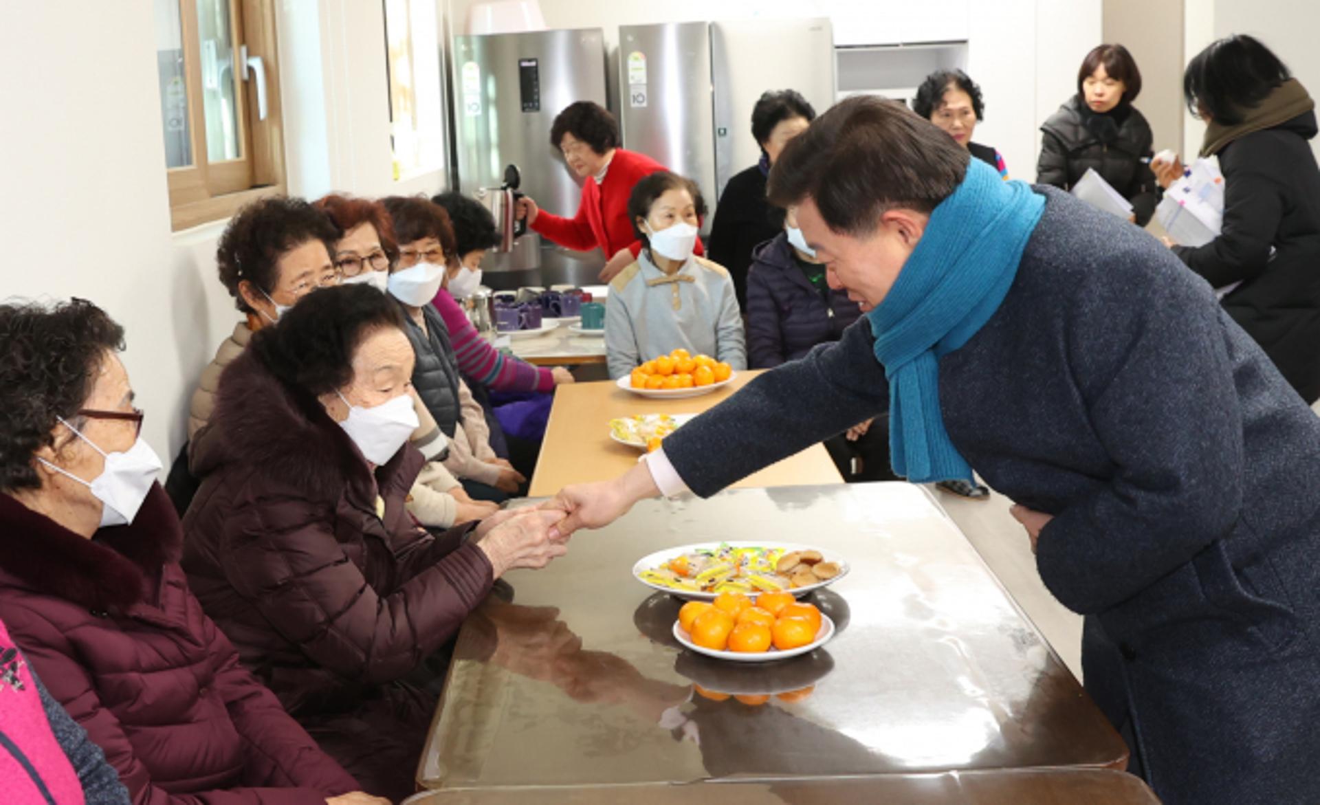 [머니S포토] 광명7동 시민과 소통하는 박승원 광명시장