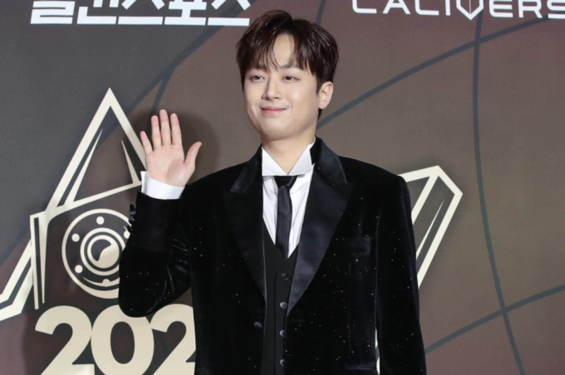 이찬원 KBS연예대상 수상… "방송·예능인으로 최선 다할 것"