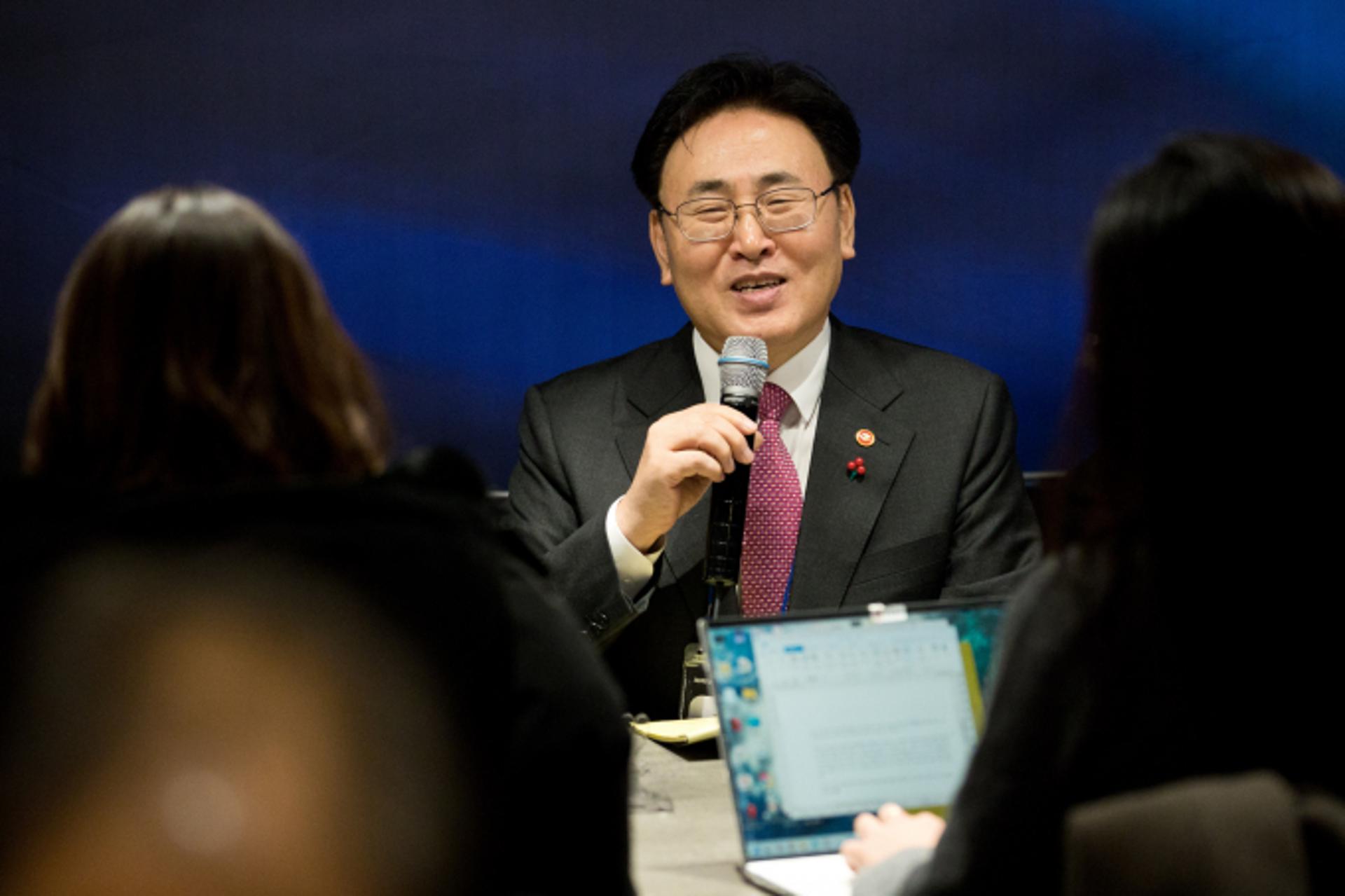 유상임 장관 "통신비 경감 종합 대책, 새해 초 나온다"
