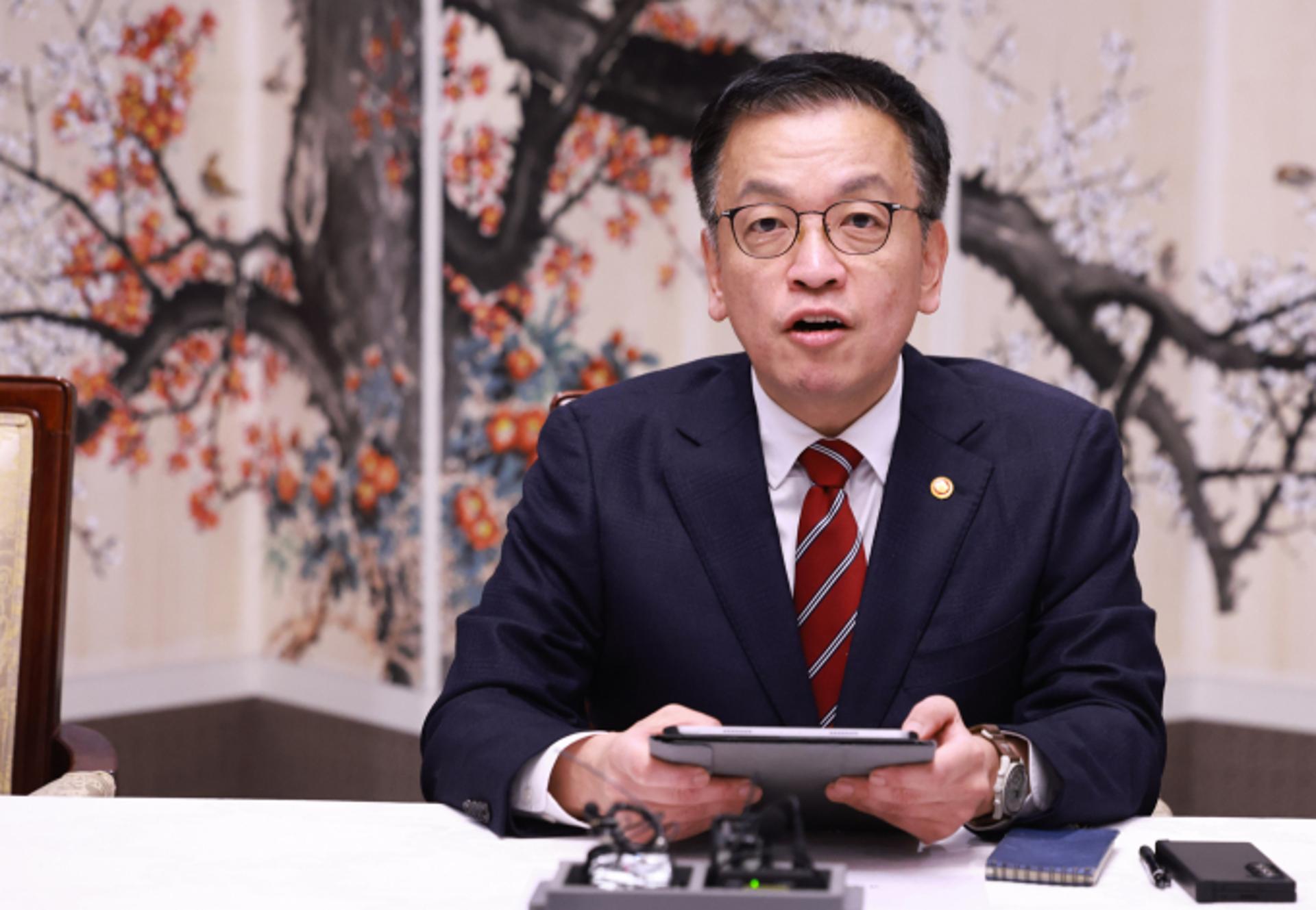 최 권한대행 "트럼프 2기 출범… 불확실성 타개에 전력다할 것"