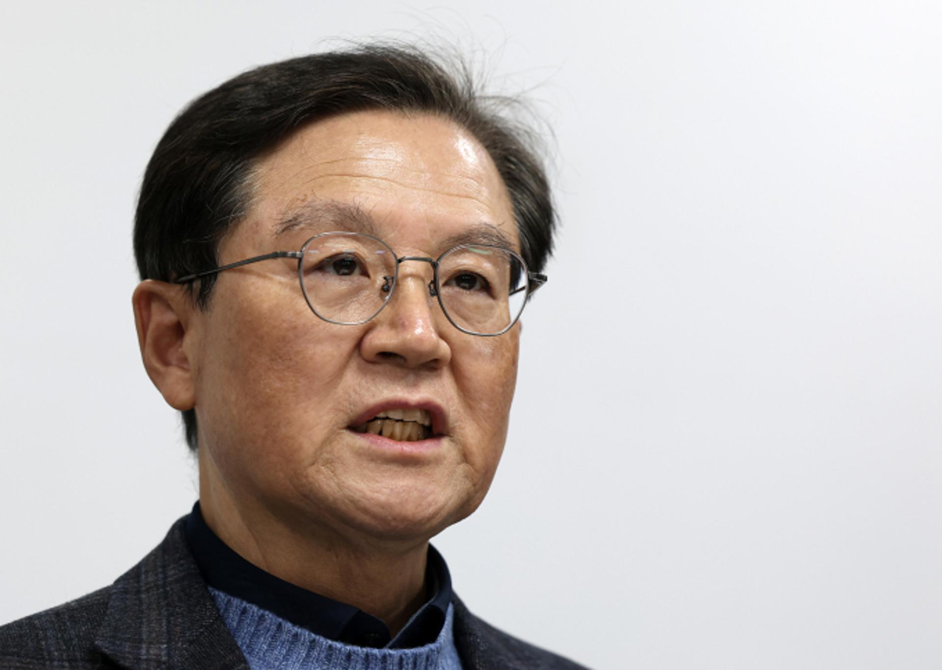 윤 대통령 측 "체포영장 집행, 법적 근거 없어… 국민 배신행위"