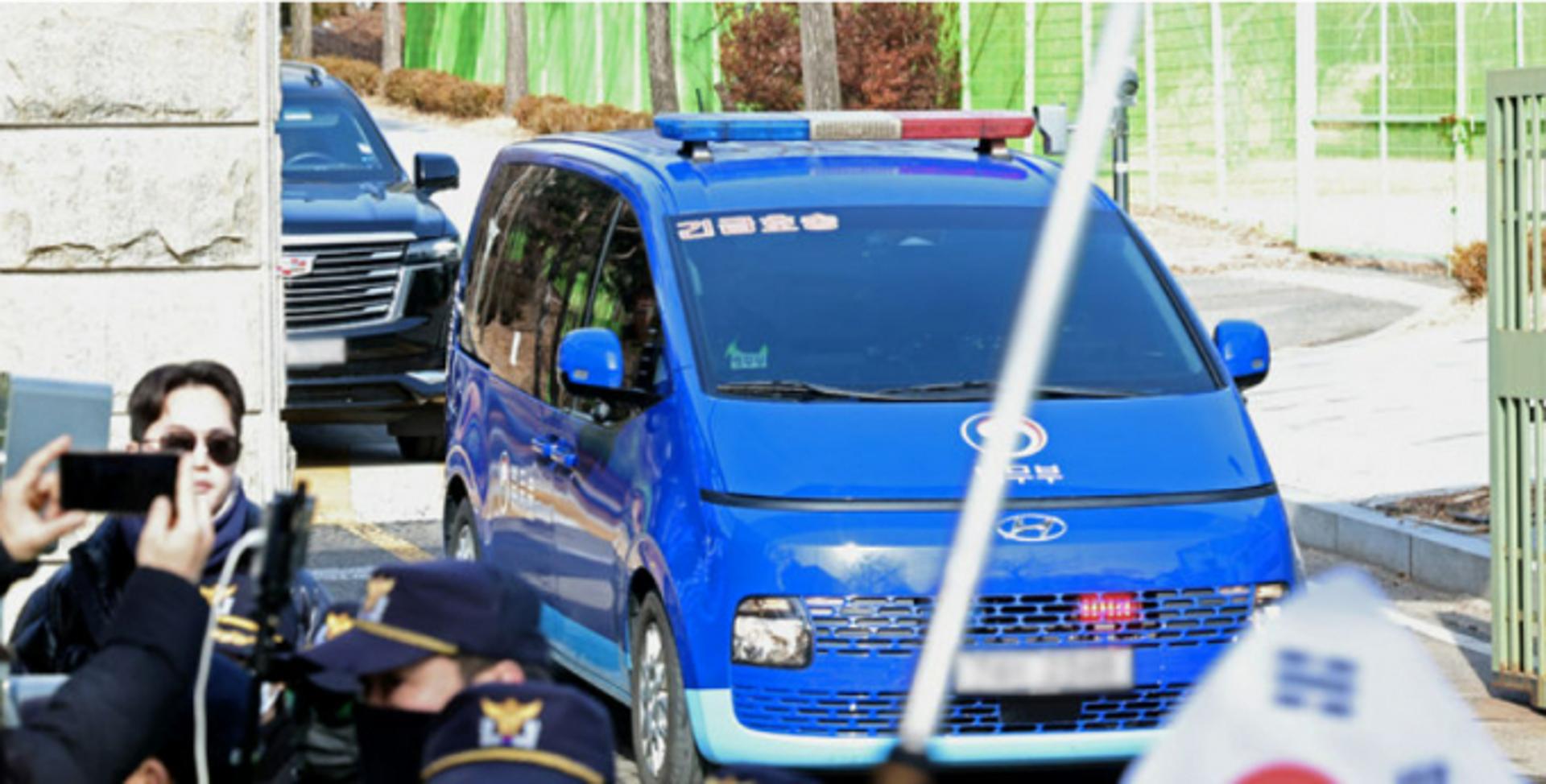 윤 변호인 "비상계엄 선포, 대통령 결단… 내란죄 못 받아들여"