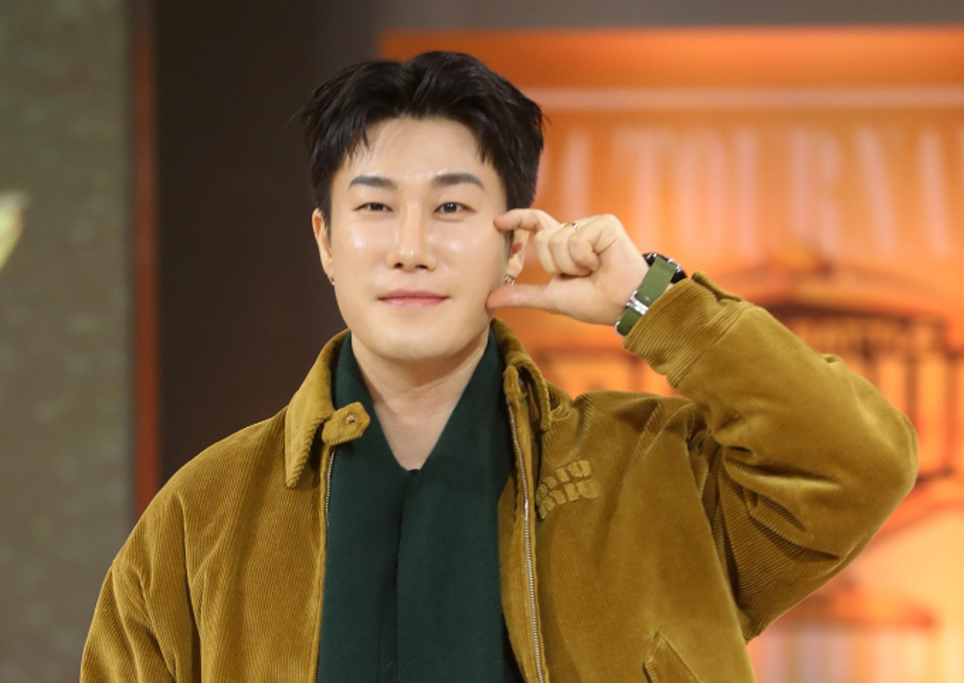 '행인 폭행' 래퍼 산이, 불구속 송치… 부친은 피해자와 합의