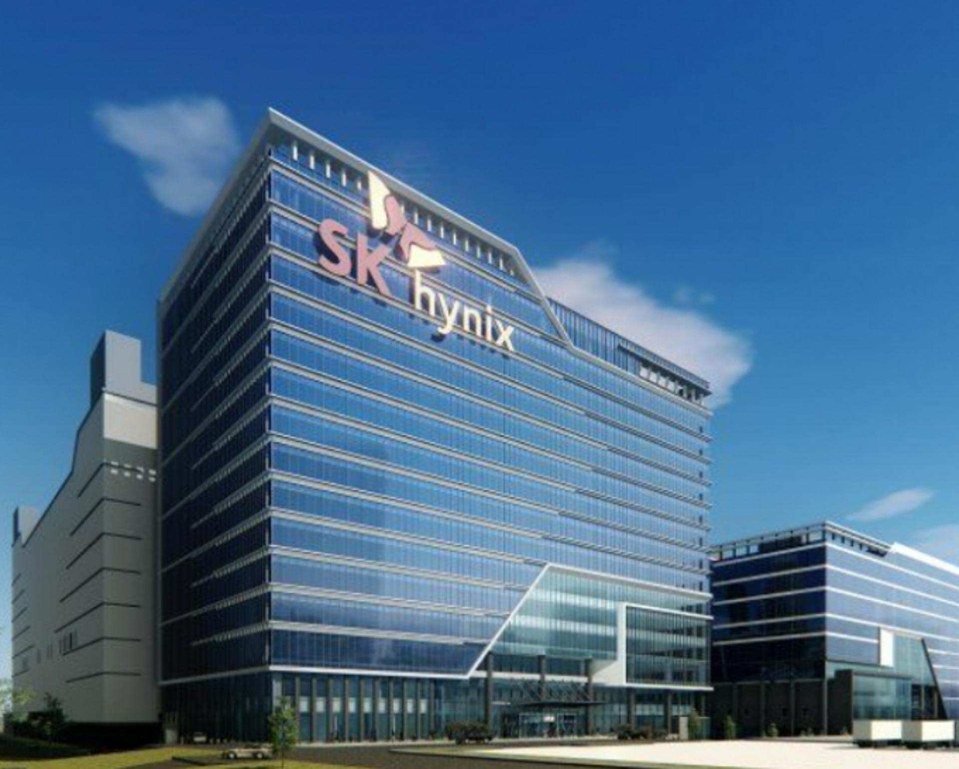 [특징주] SK하이닉스, '사상 최고' 실적에도 4% 하락… "차익실현 매물 출회"