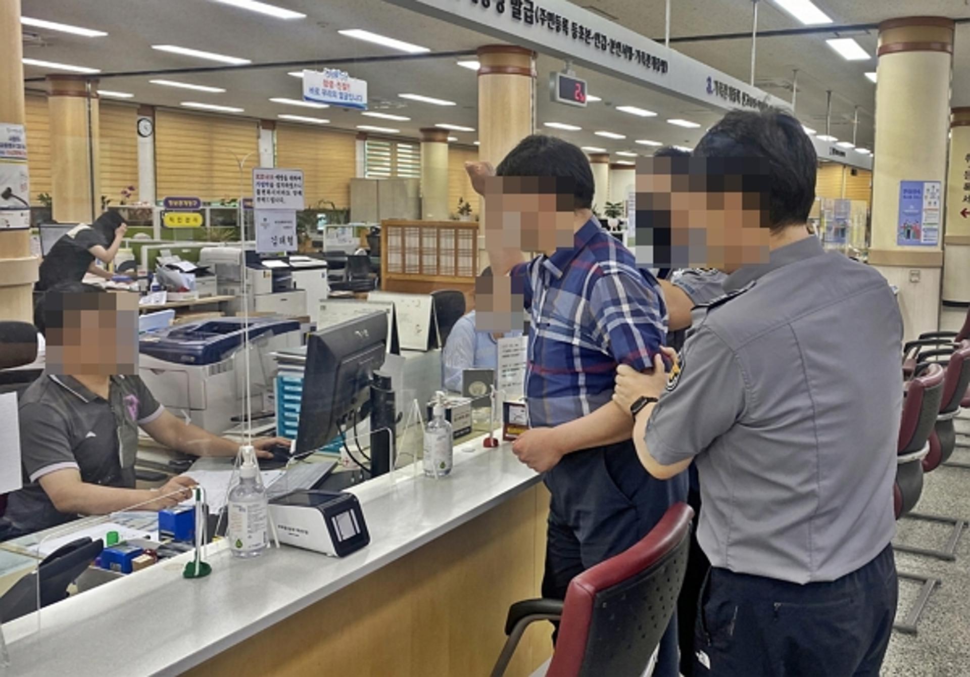 9급 공무원 월급, 300만원으로… 2027년까지 단계적 인상