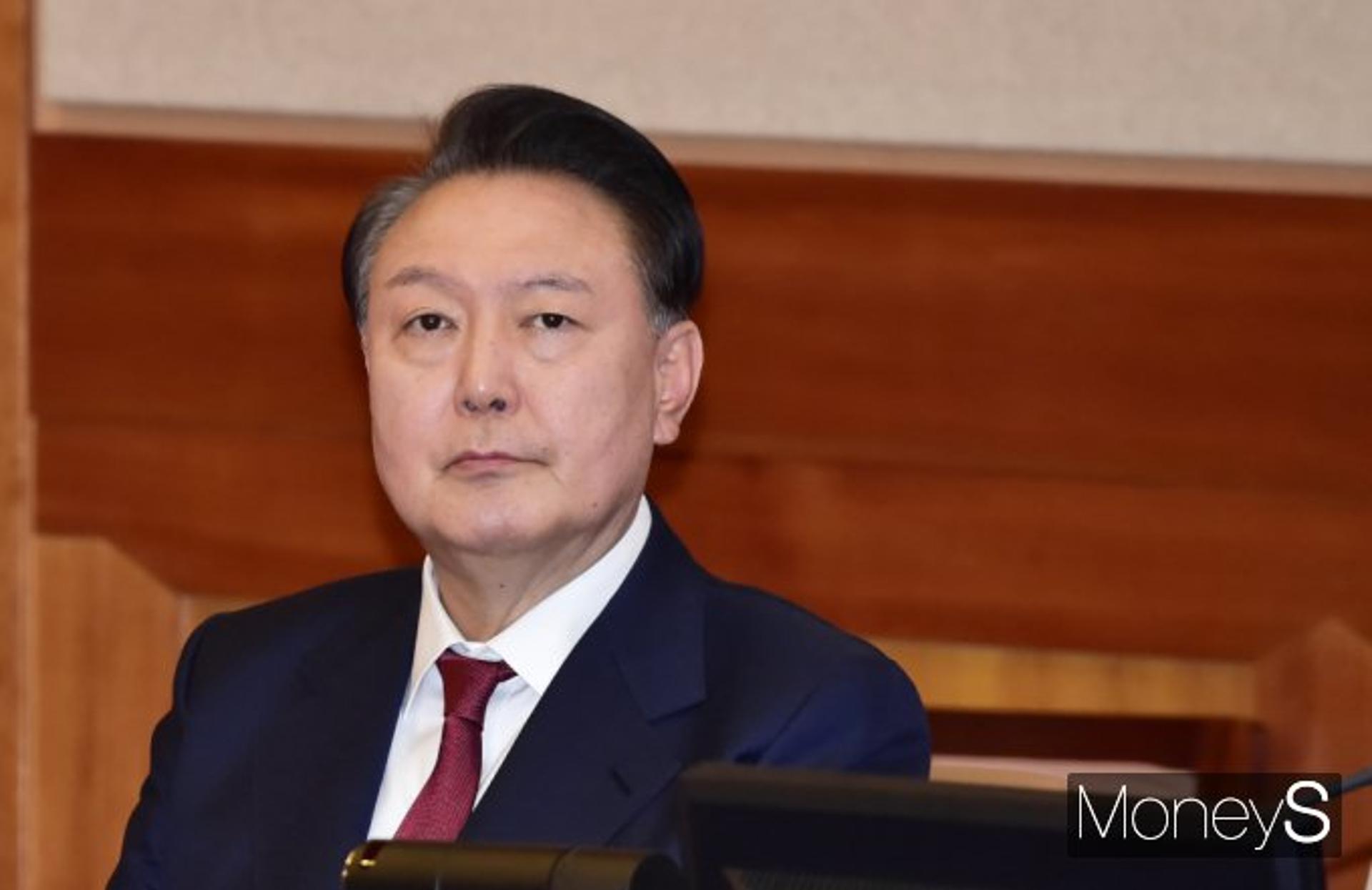 검찰, 서울중앙지법에 윤 대통령 구속 연장 신청… 2월6일까지