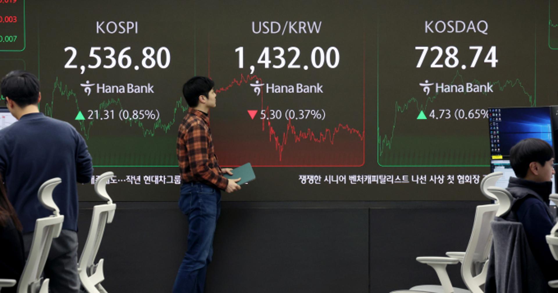 삼성전자 7000억 담은 개미… 외국인은 '여기'로 갈아탔다?