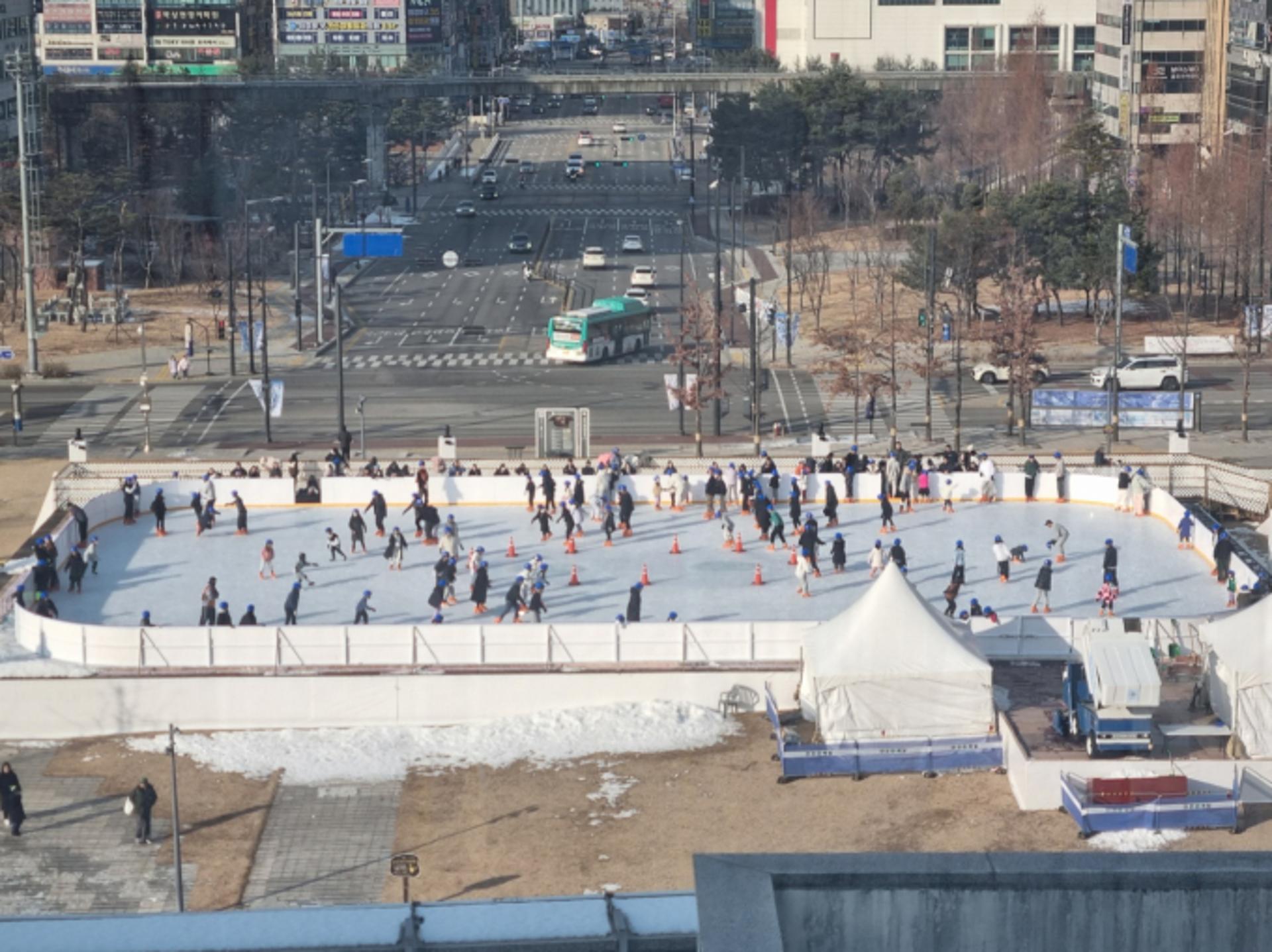 [오늘 경기] 평화광장 야외 스케이트장 링크장·대기실 확대