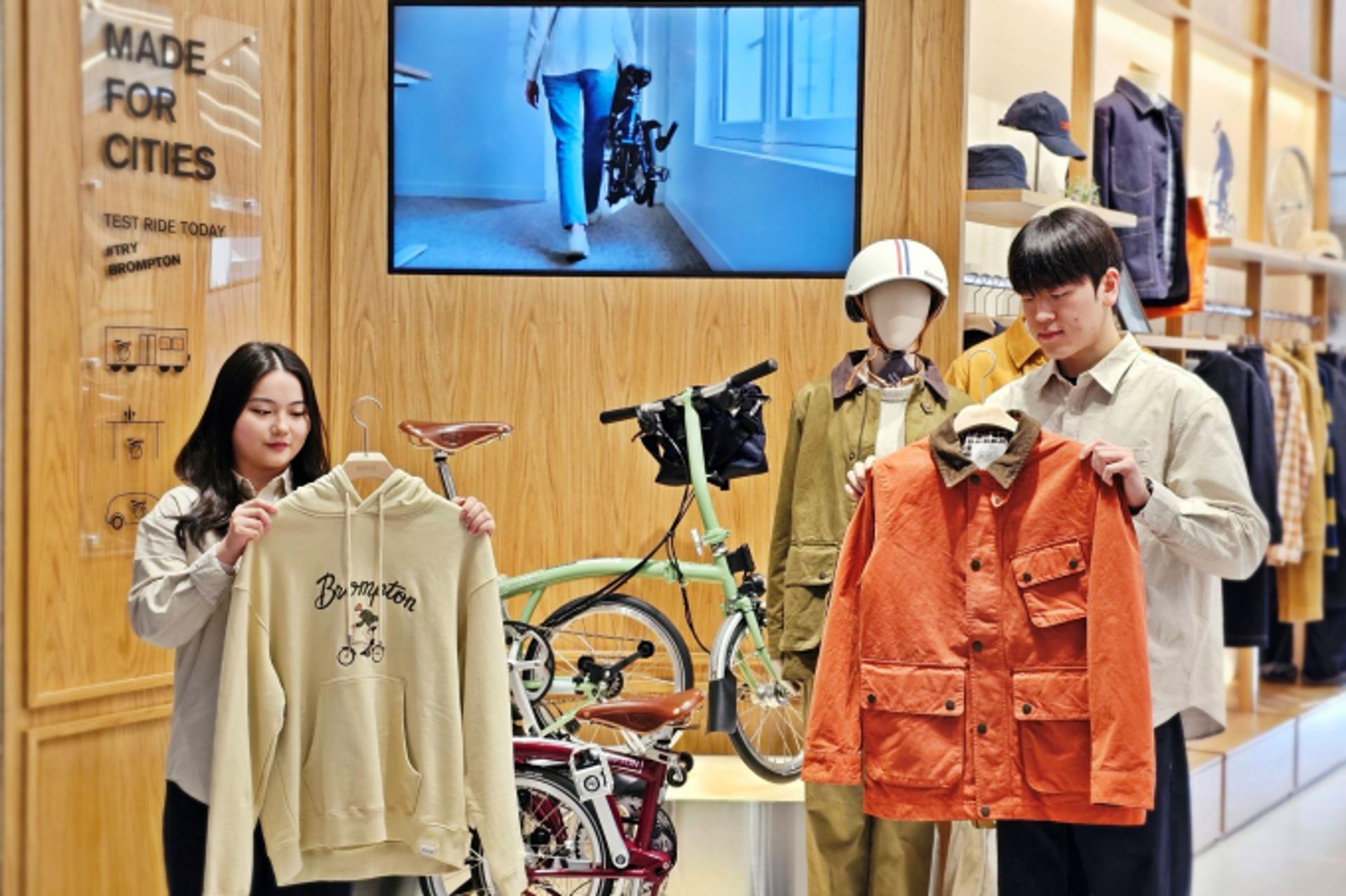 [머니S포토] 신세계센텀시티, 영국 프리미엄 자전거 '브롬톤' 오픈