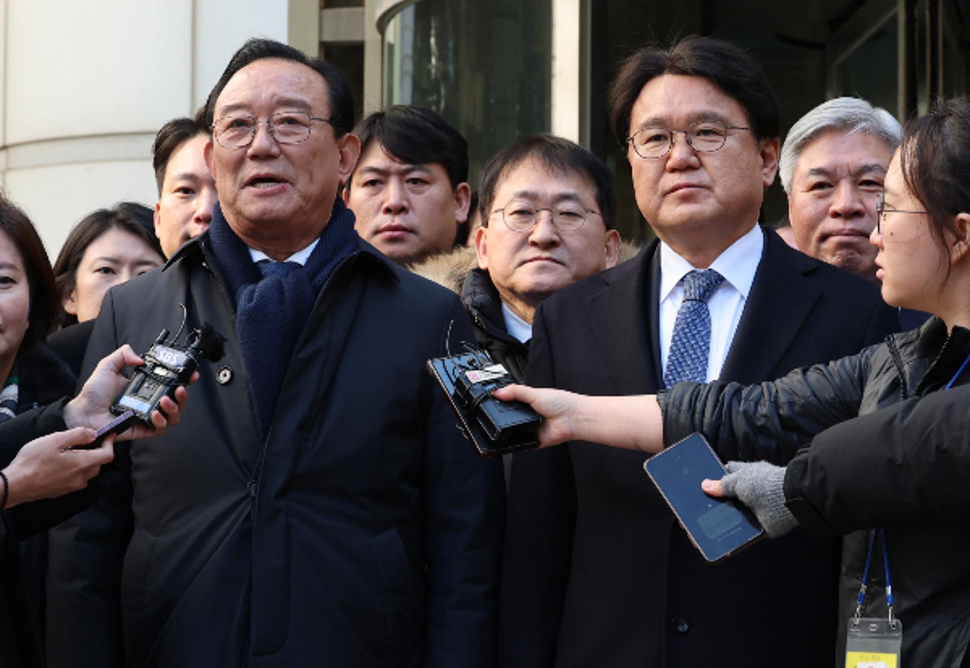 '울산시장 선거개입 의혹' 송철호·황운하, 항소심서 무죄