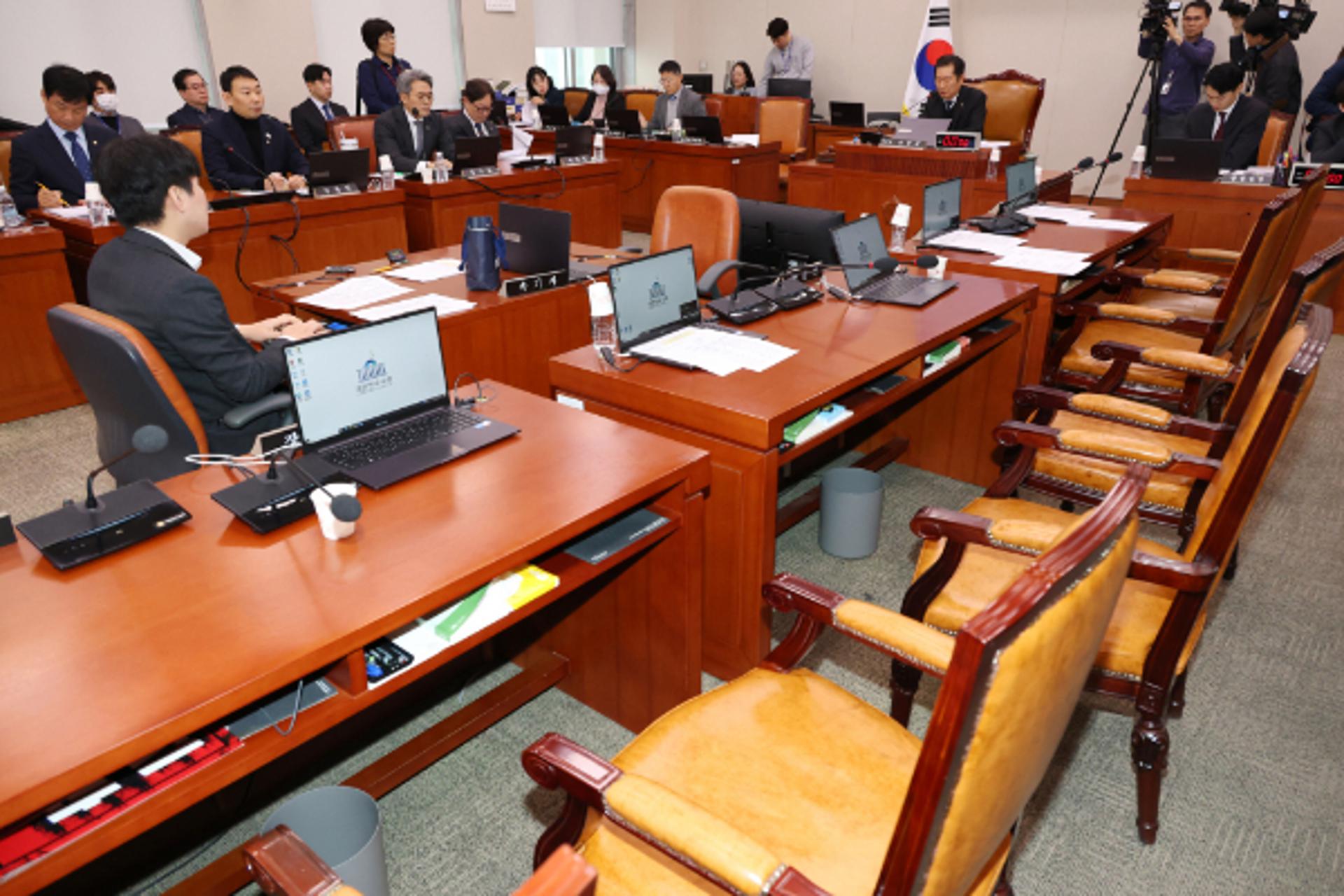 '명태균 특검법' 야당 주도로 법사위 통과… 국힘 반발 퇴장