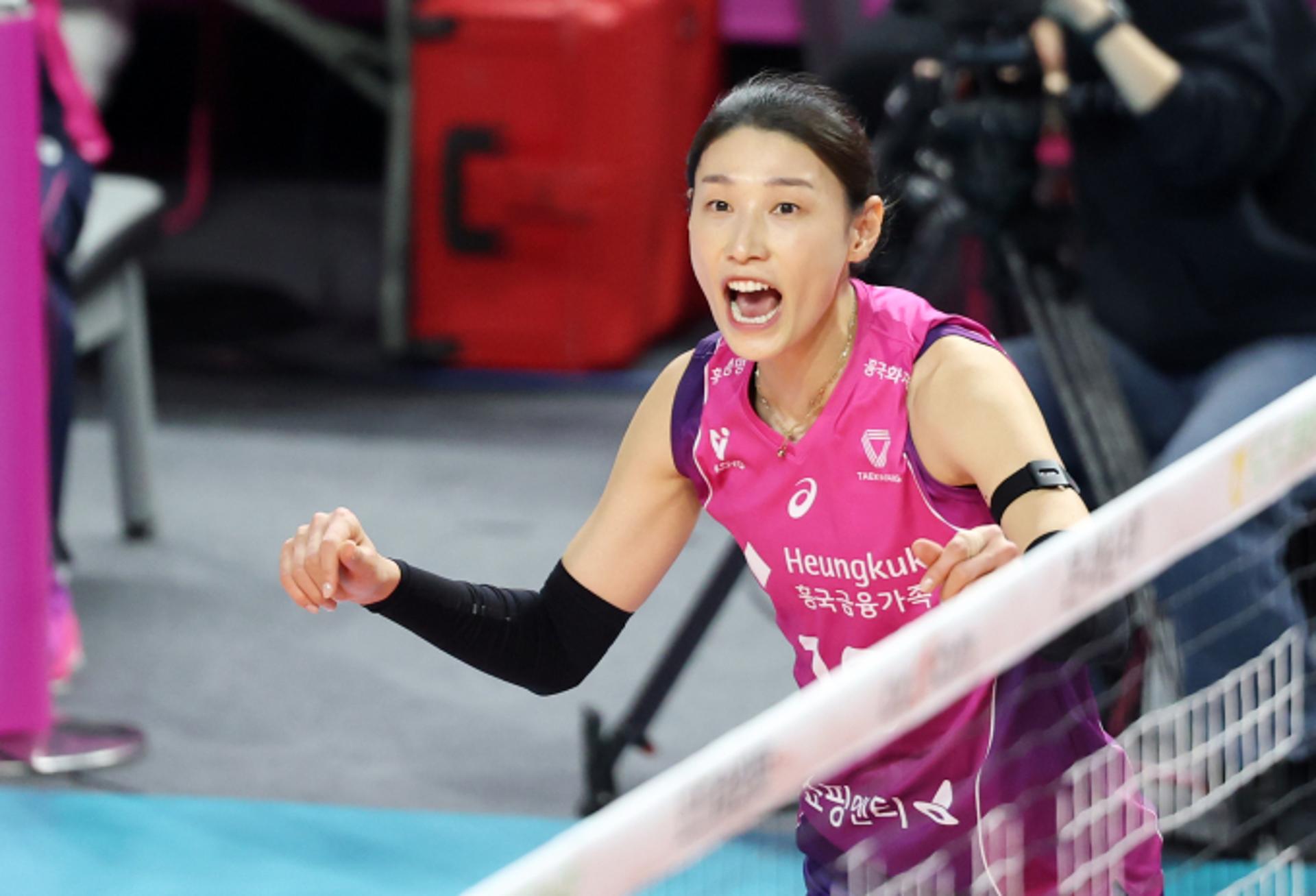 "이번 시즌 끝나고 은퇴"…'배구 여제' 김연경 코트 떠난다