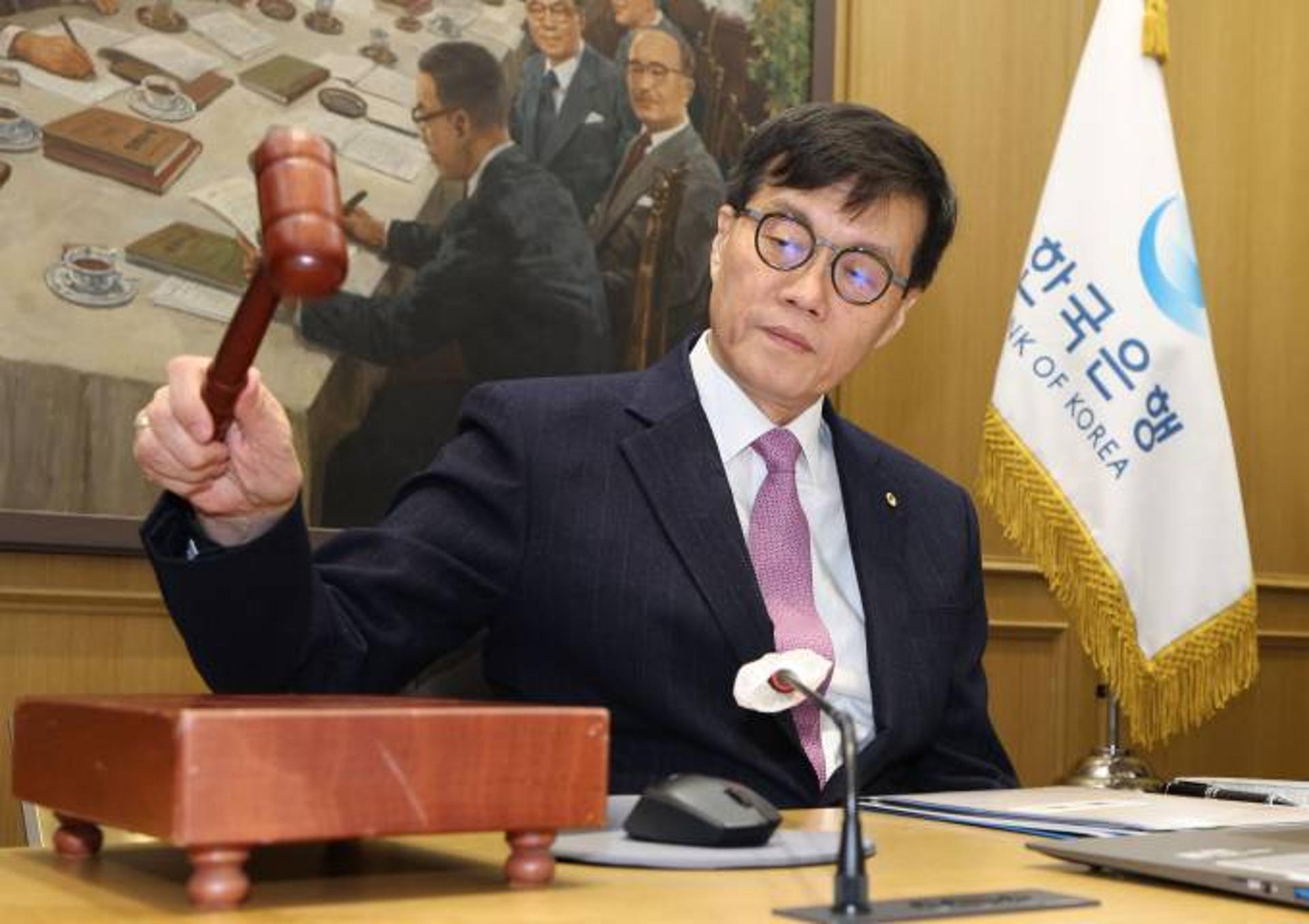 'D-3 금통위' 기준금리 인하에 무게… 성장률 전망 더 낮아지나