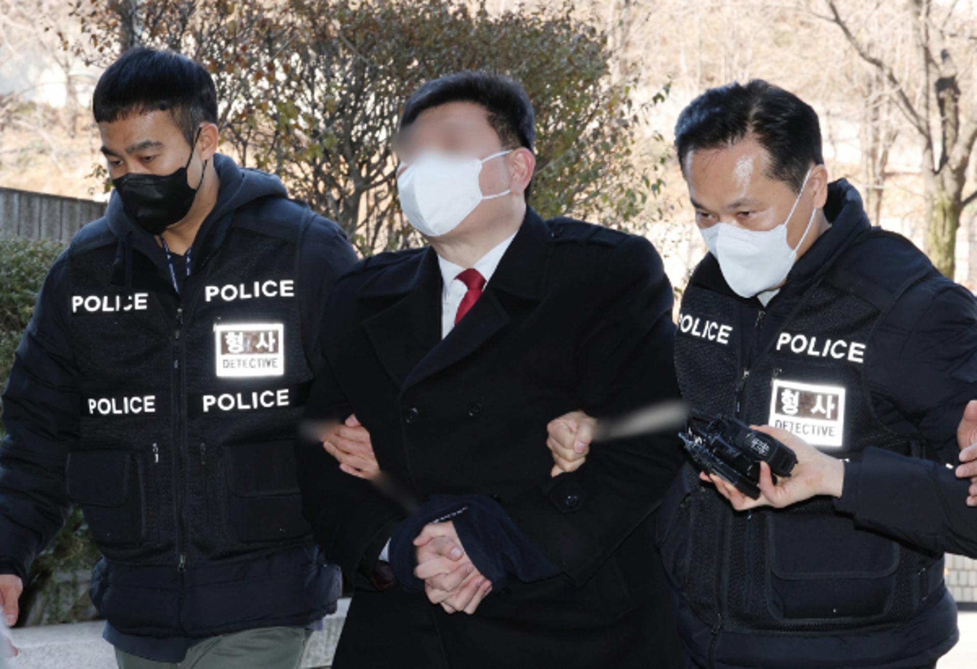 경찰 "캡틴 아메리카 복장 남성, 육군 병장 출신… 미국 국적 아냐"