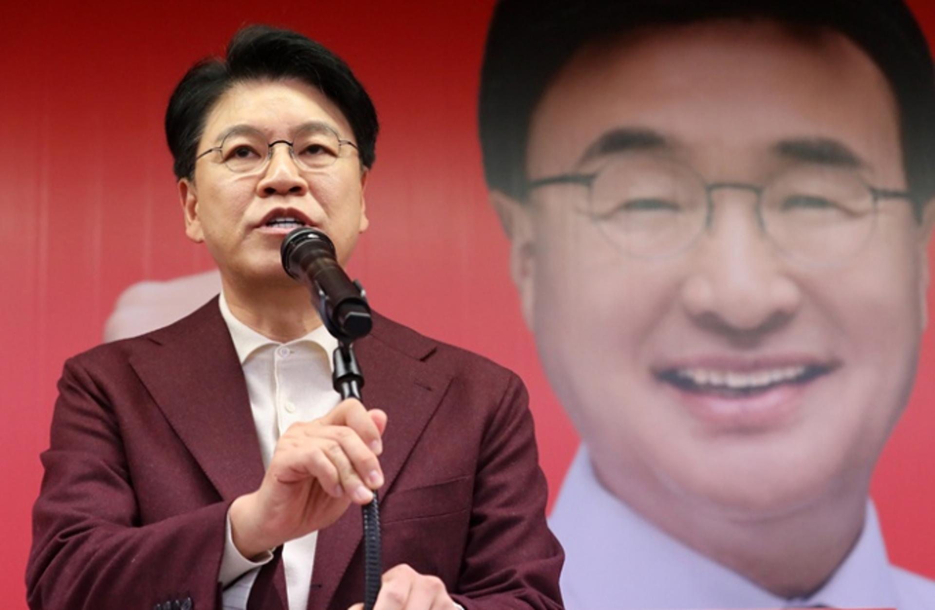 '성폭행 혐의' 장제원, 탈당 시사… "부담 줄 수 없어 잠시 떠날 것"