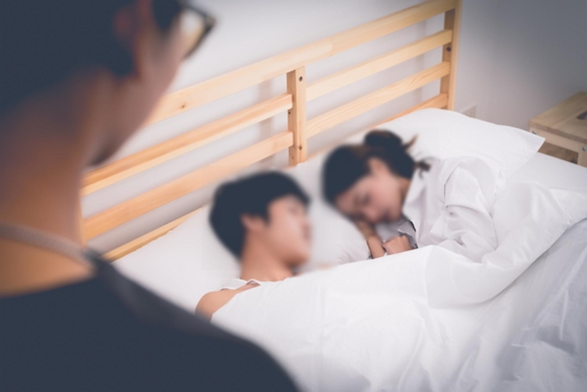 임신 준비중 바람핀 남편, 상간녀는 학부모… 안방서 '알몸'으로 발견