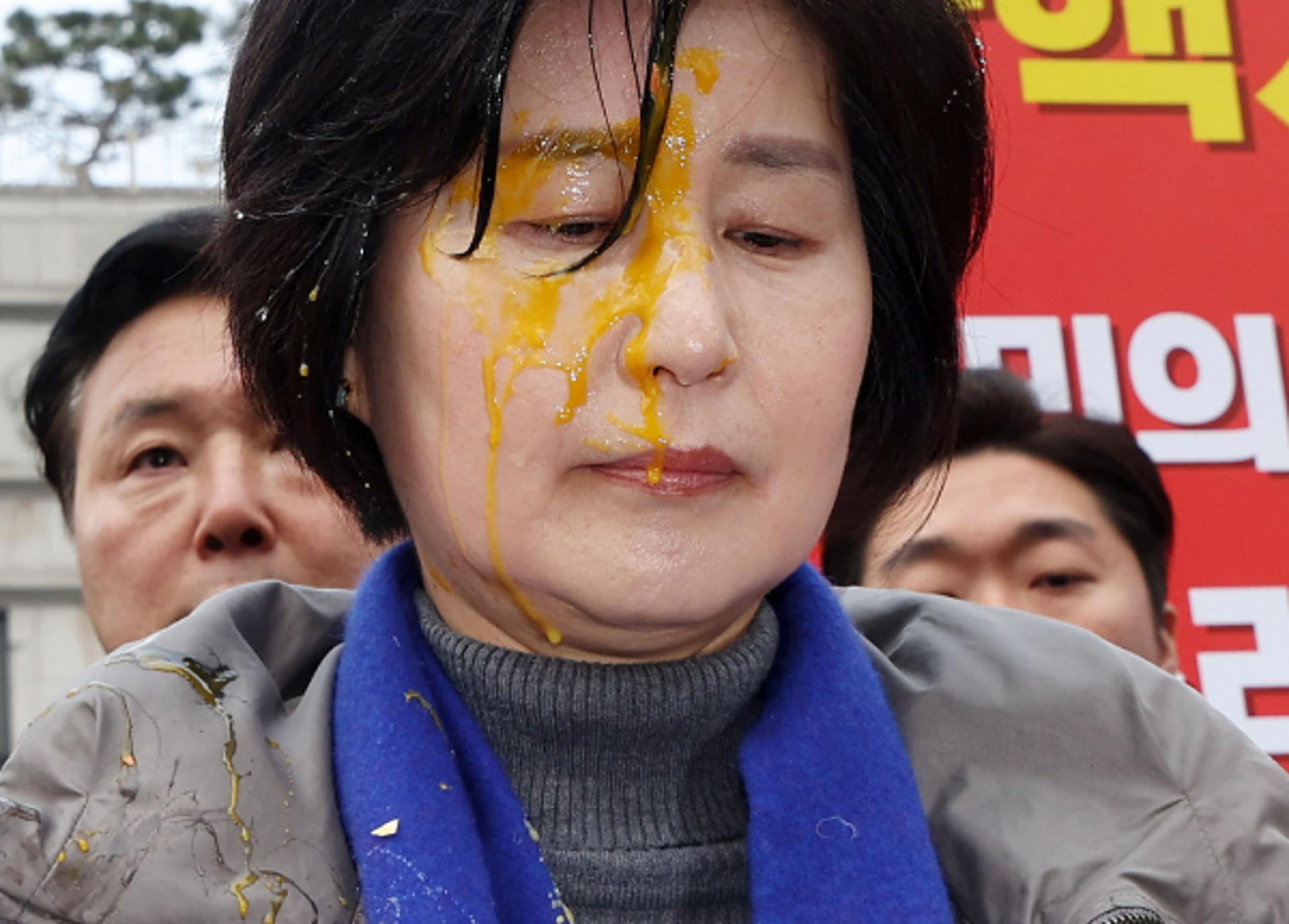 윤상현, 달걀 맞은 백혜련에… "자작극 가능성, 경찰이 과잉진압"
