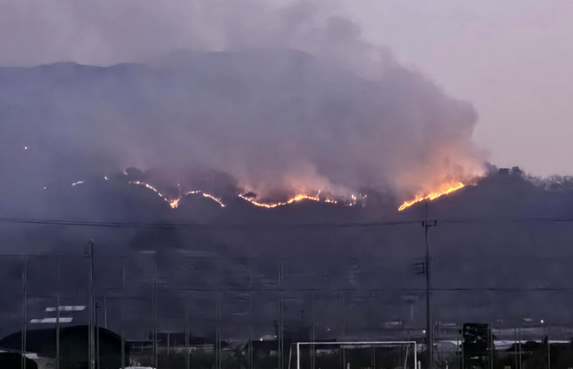 경남 산청 대형산불 발생… 진화대원 2명 사망·2명 실종·6명 부상