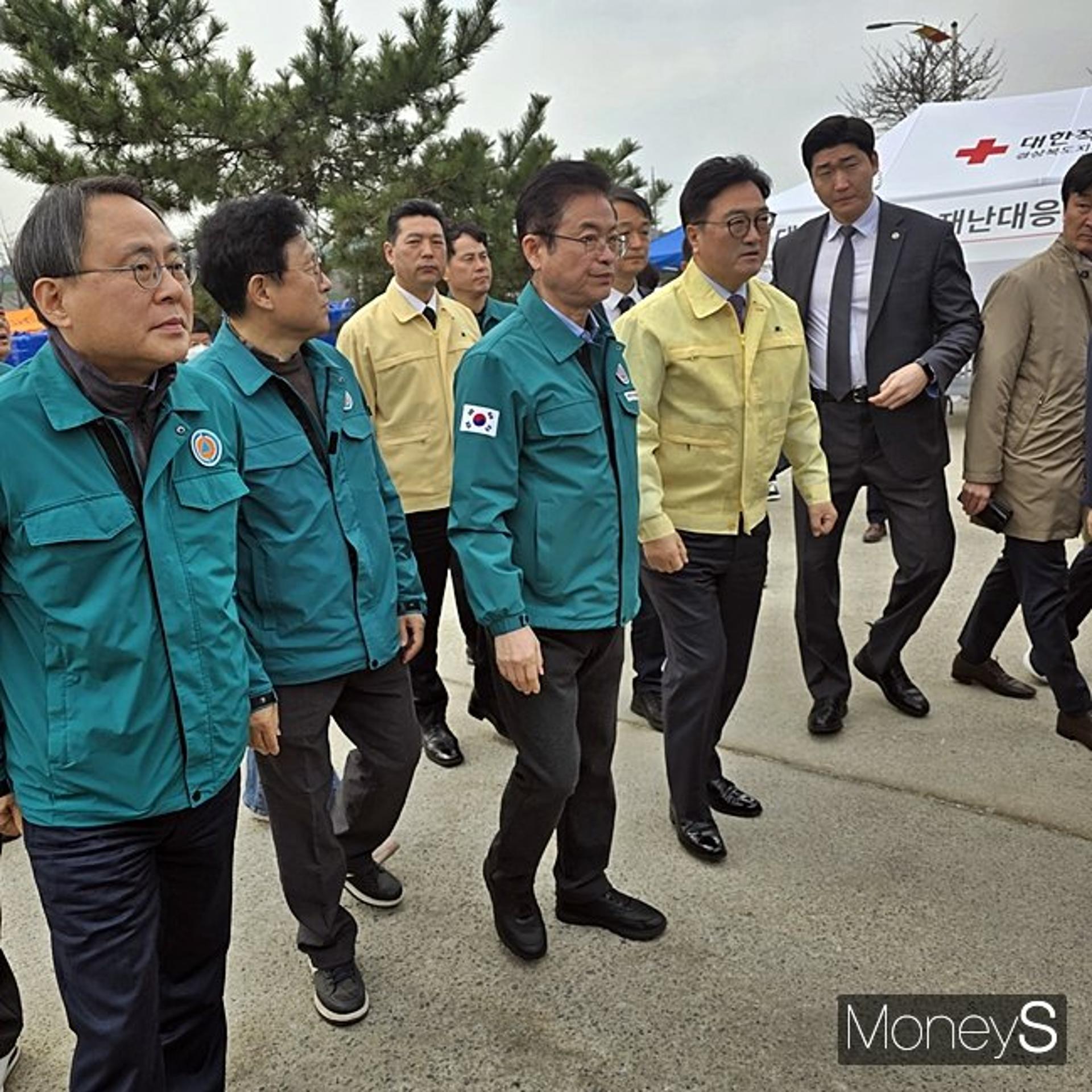 의성 찾은 우원식 "피해주택 현금지급보다 정부가 직접 짓는게 효과적"