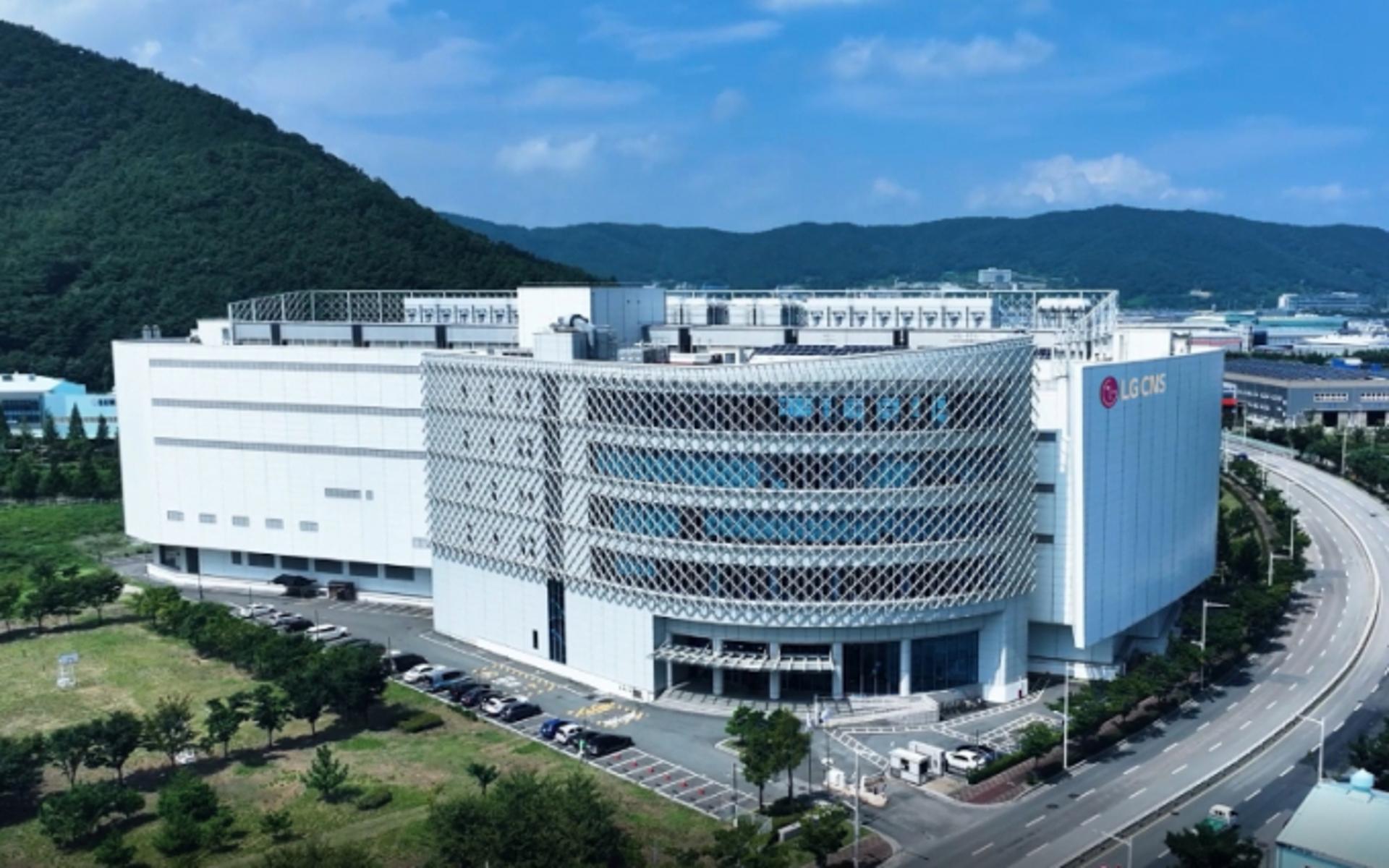 "'AI 시대 킹메이커' LG CNS, 주가 6.7만원은 돼야"