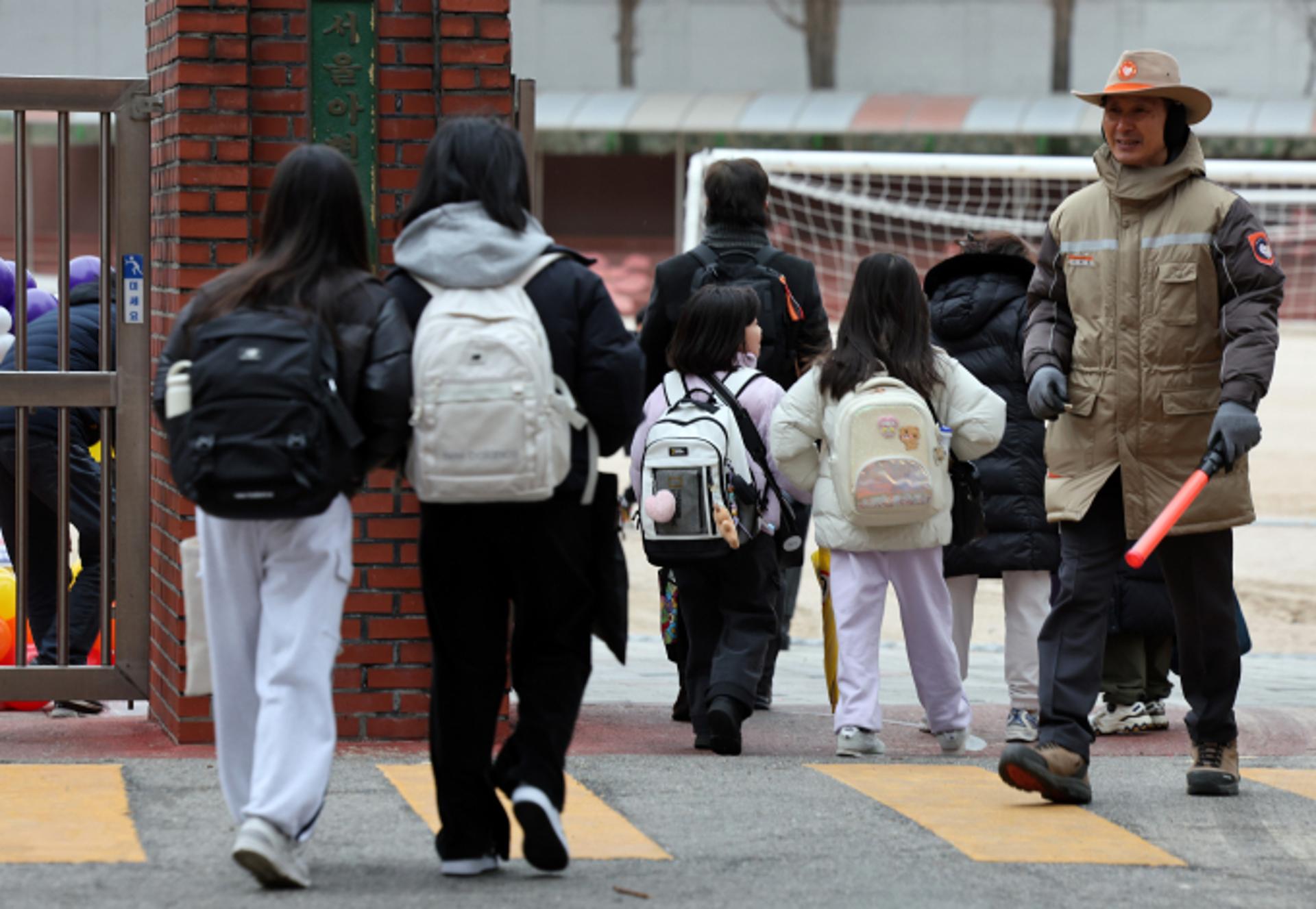 MZ 초등교사 60% "기회 되면 이직"… 성취·보람 적어