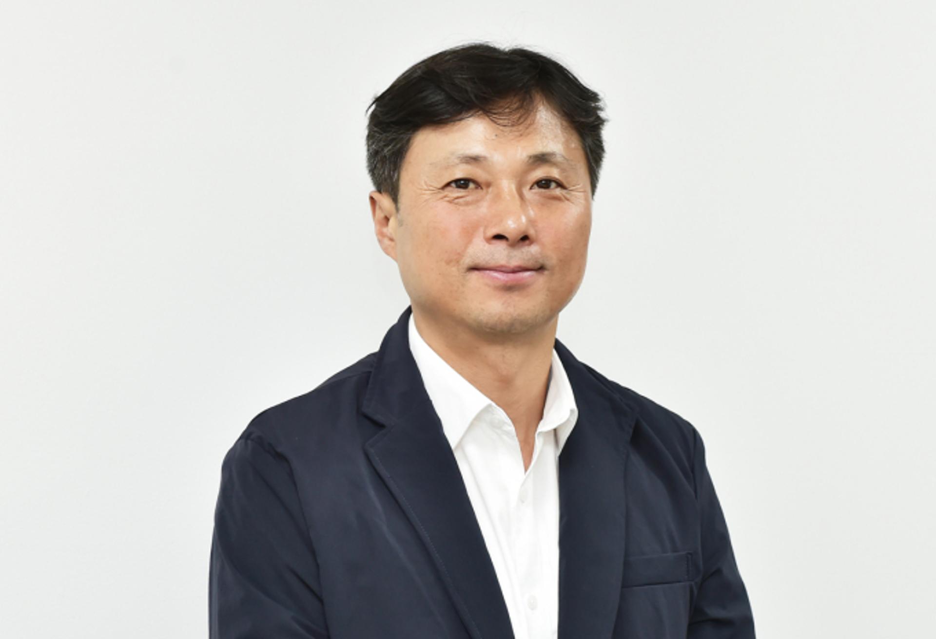 [데스크칼럼] '사랑'과 '존경' 빼고 다 바꿔야 산다