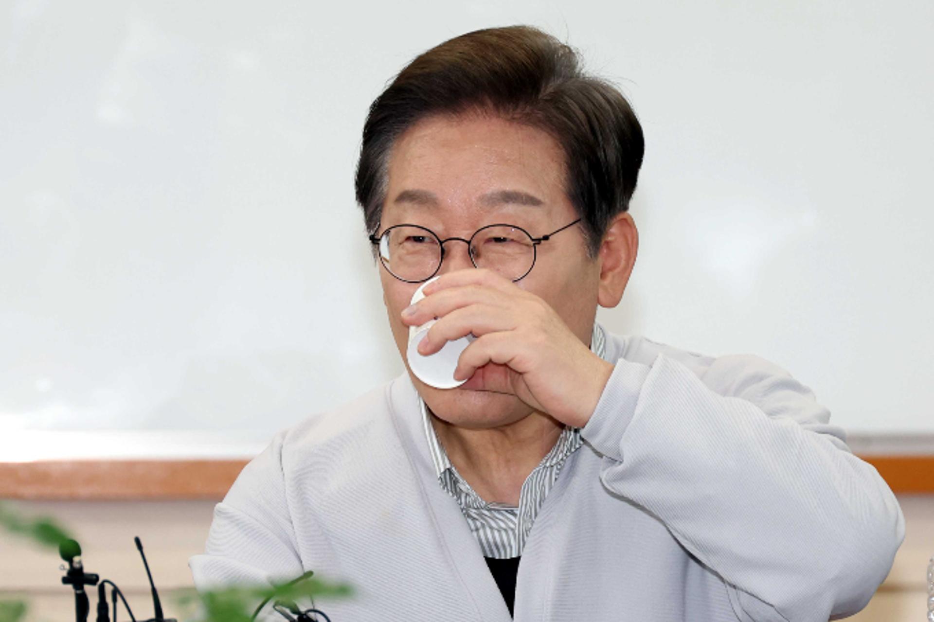 공판기일 연기로 한숨 돌린 민주당… 사법부 때리기는 계속