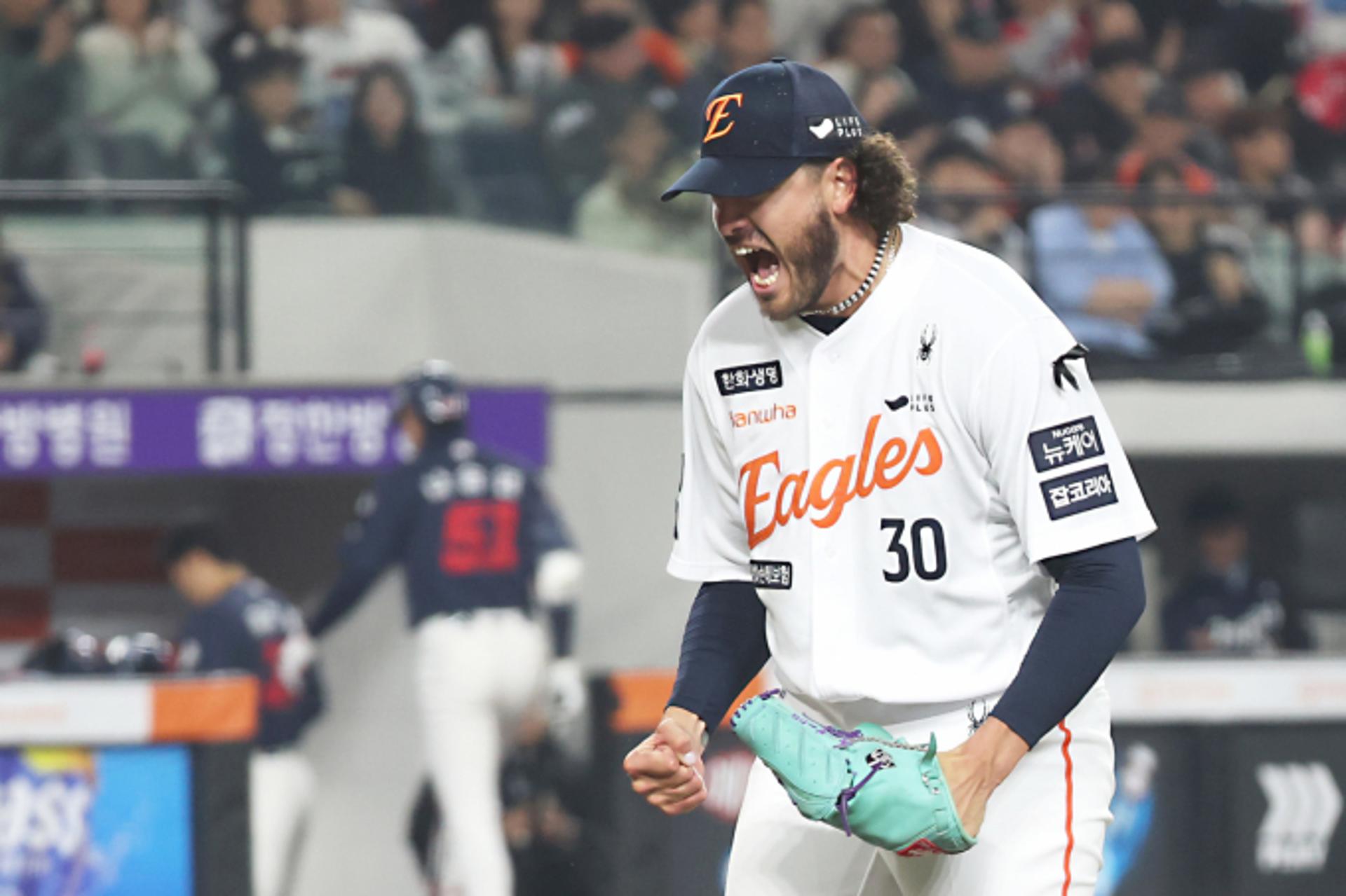 한화 폰세, 3~4월 월간 MVP 선정… 외국인 선수 첫 수상