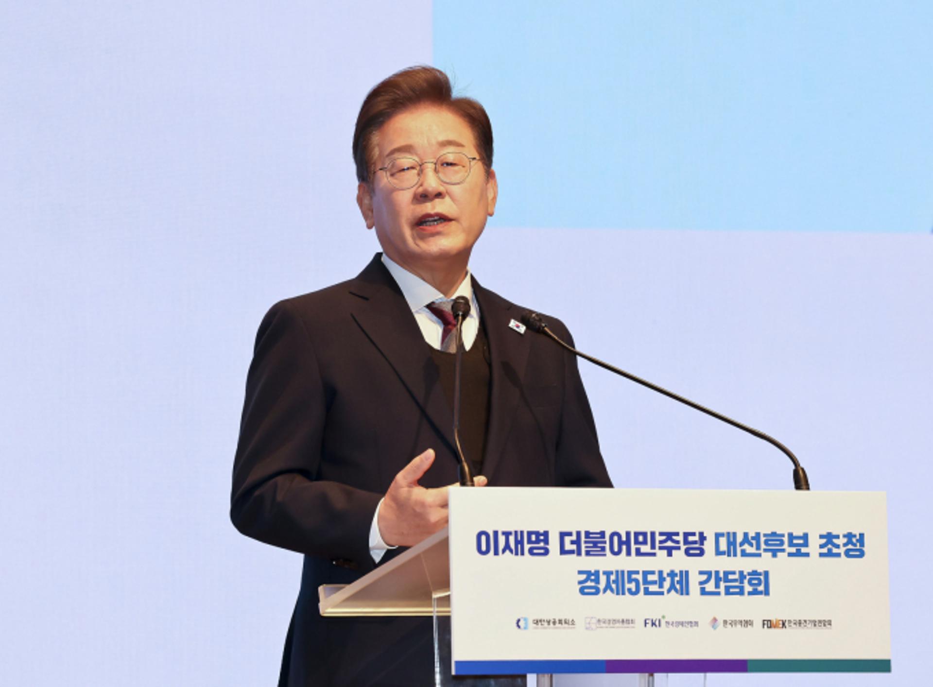 이재명 "정년연장·주 4.5일제, 갑자기 시행 못해… 대화하고 준비"