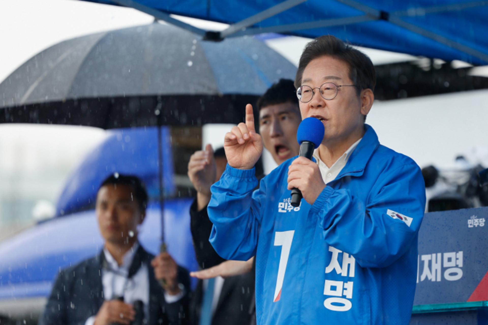 이재명, 폭우 뚫고 호남에서 통합·민주주의 외쳐… '국민주권정부' 약속