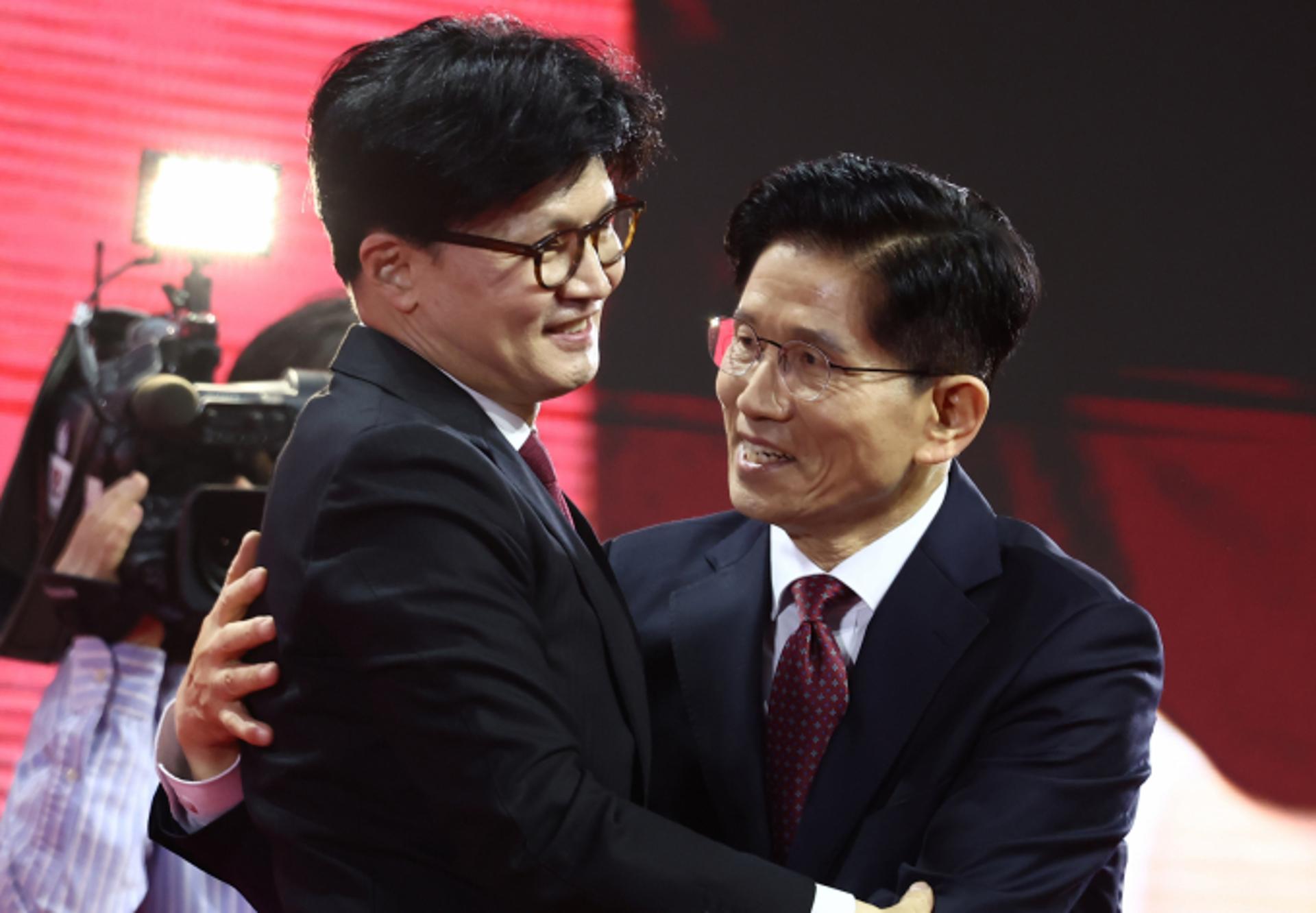 '윤 탈당' 선언에 한동훈 "다음주, 현장서 국민 만날 것"