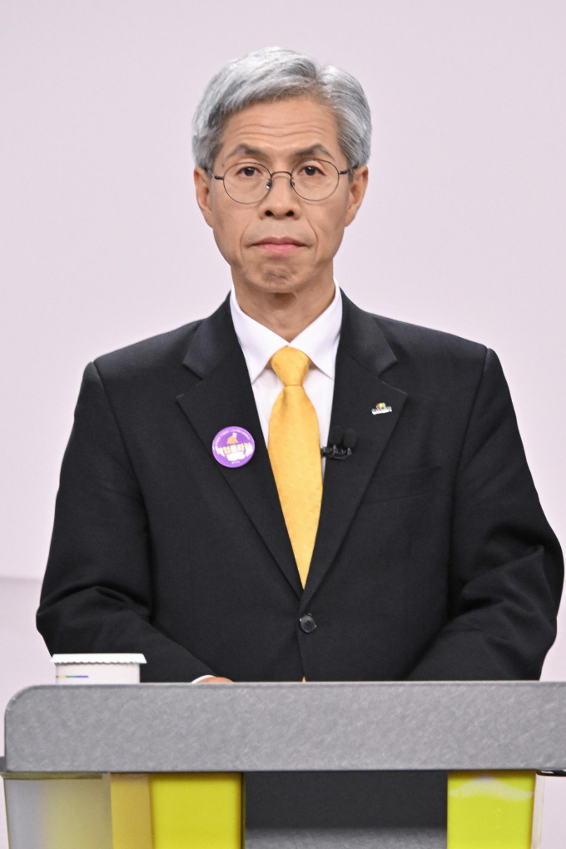 김문수에 날세운 권영국 "윤석열 대리인 사퇴해야"