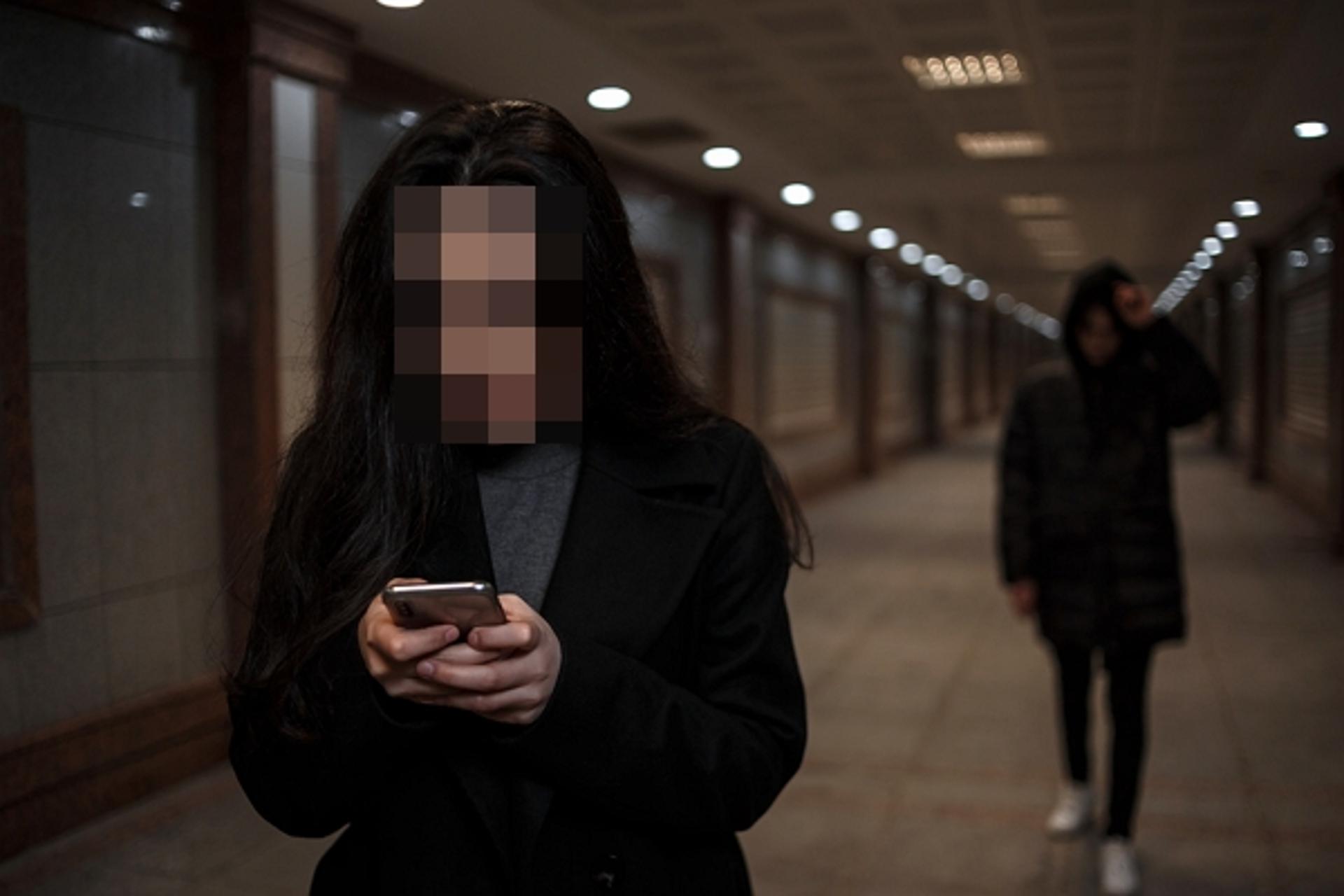 "여학생만 노려"… 아파트에 걸린 '낯선 사람 주의' 안내문, 무슨 일?