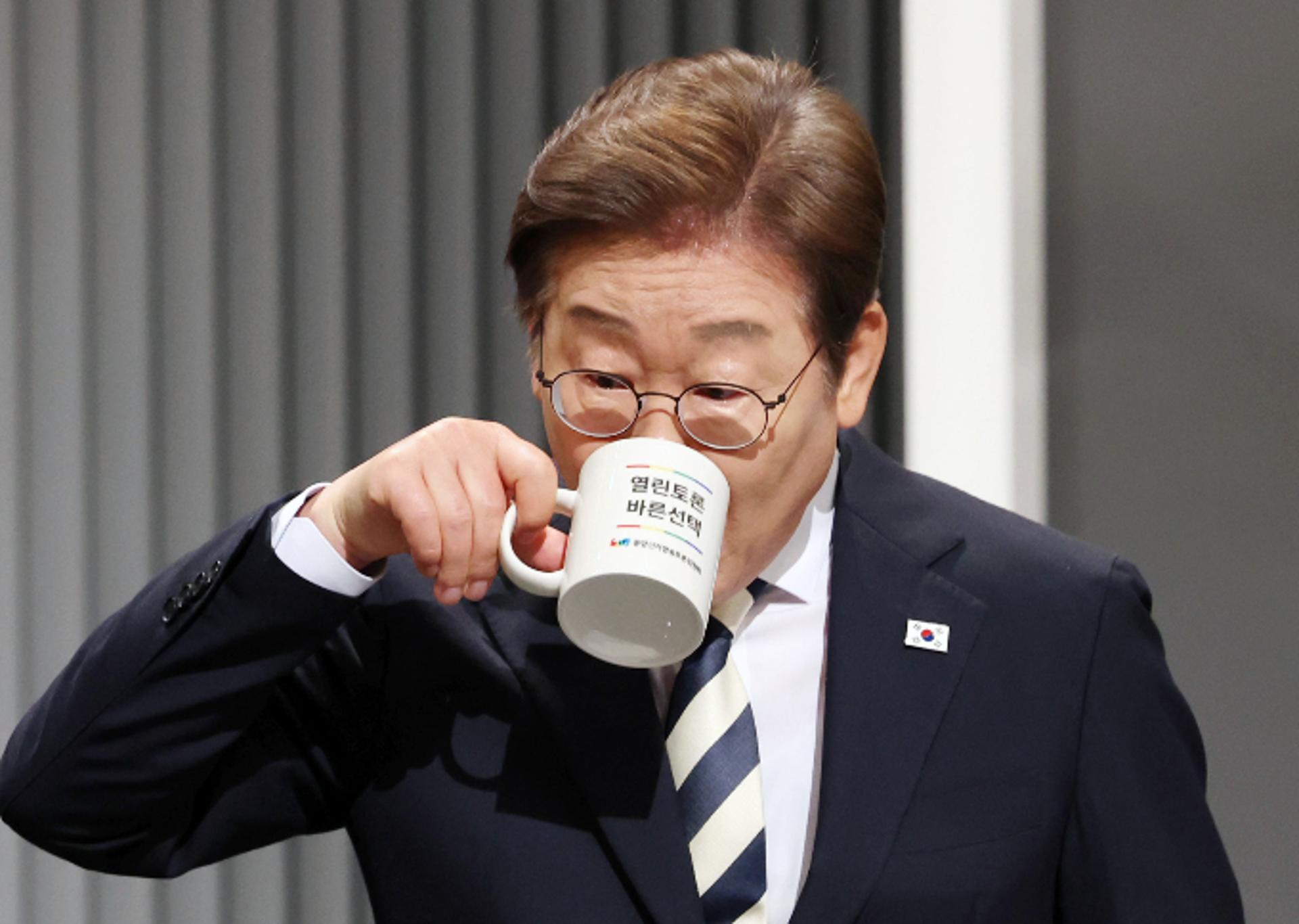 이재명 "제 입장 아냐"… 민주당 '비법조인 대법관 논란' 거리두기